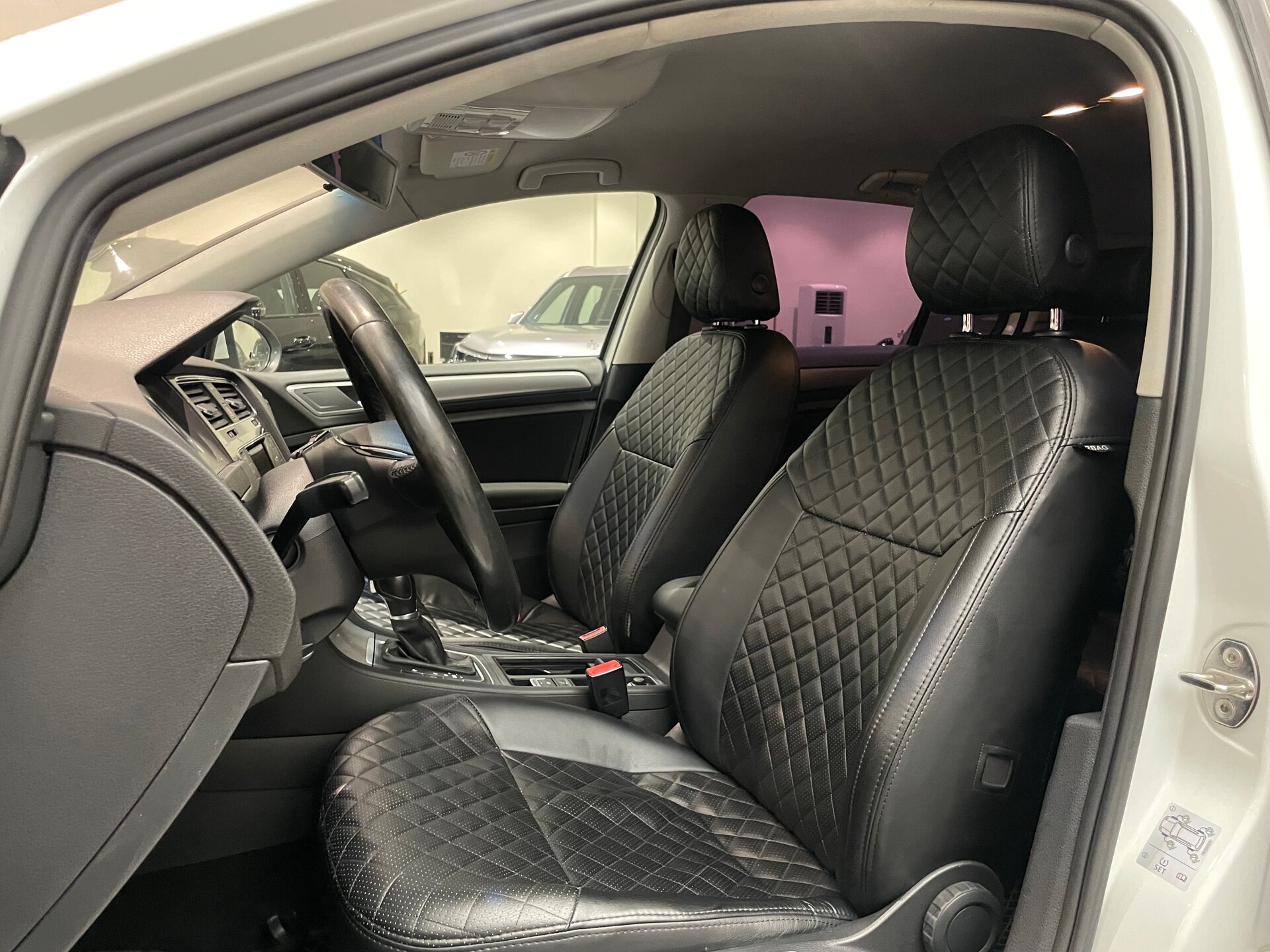 Автомобиль Volkswagen Golf 1.4 AMT (122 л.с.) - 8