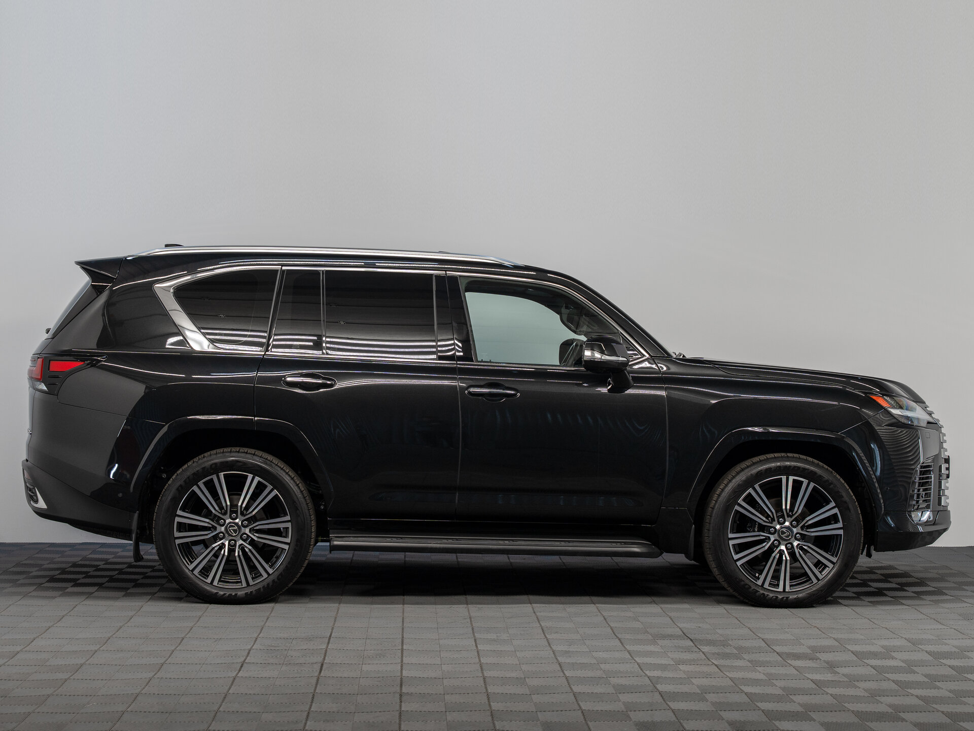 Автомобиль Lexus LX 700h 3.4hyb AT (457 л.с.) 4WD - 4
