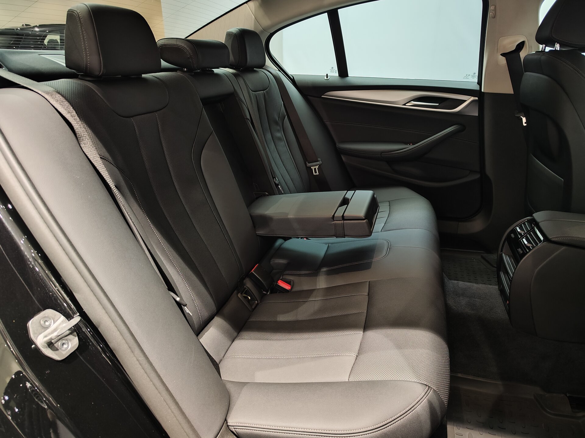 Автомобиль BMW 5 серии 520i 2.0 AT (184 л.с.) - 11
