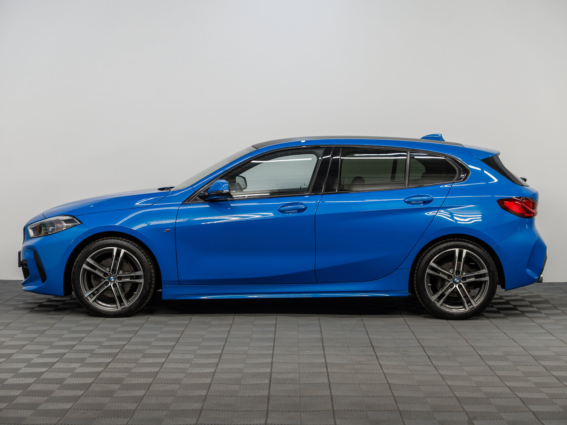 Автомобиль BMW 1 серии 118i 1.5 AMT (140 л.с.) - 8