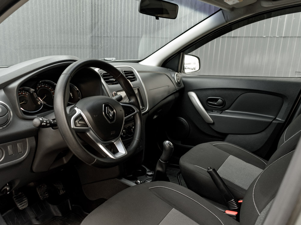 Купить Renault Logan Stepway 1.6 MT (82 л.с.), 2019 в Екатеренбурге