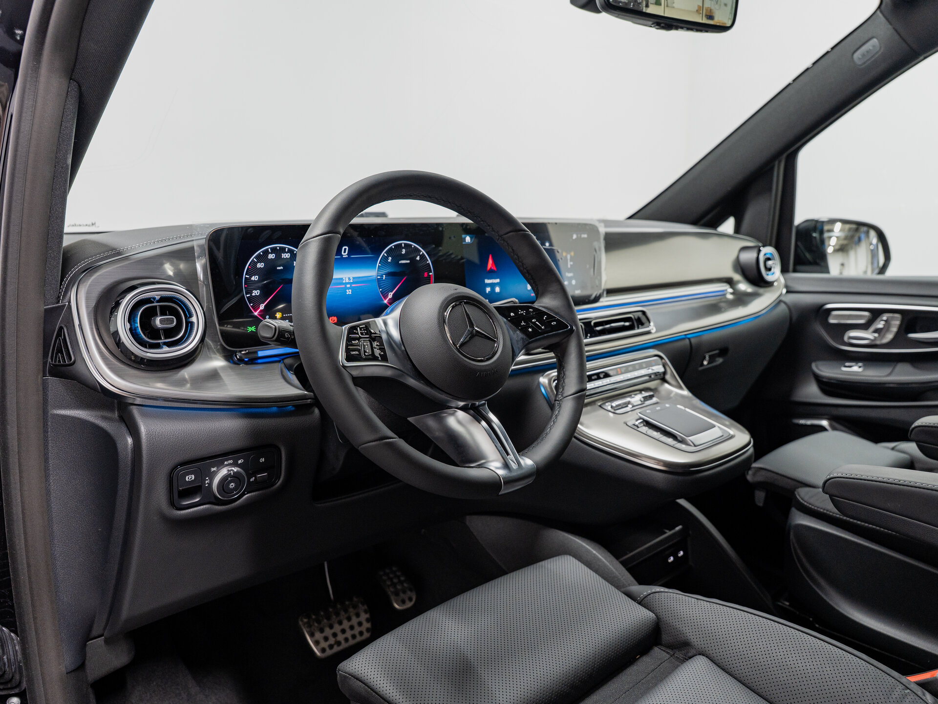 Автомобиль Mercedes-Benz V-Класс 300 d экстра длинный 2.0d AT (237 л.с.) 4WD - 12