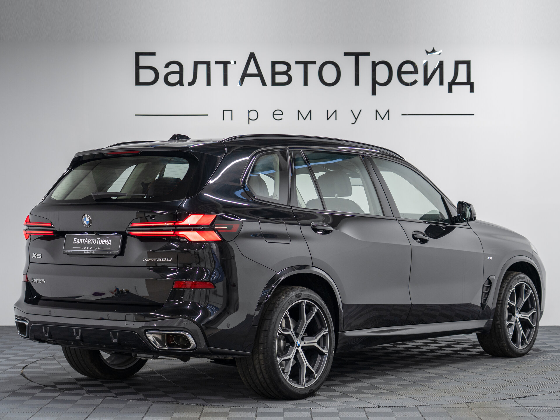 Автомобиль BMW X5 30Li 2.0 AT (258 л.с.) 4WD - 7