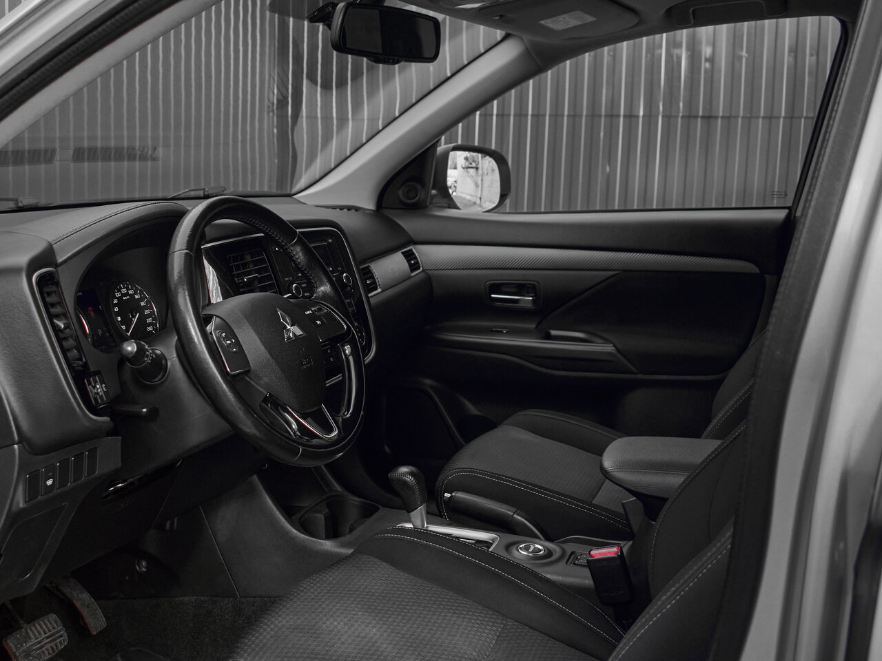 Купить Mitsubishi Outlander 2.0 CVT (146 л.с.) 4WD, 2016 в Екатеренбурге