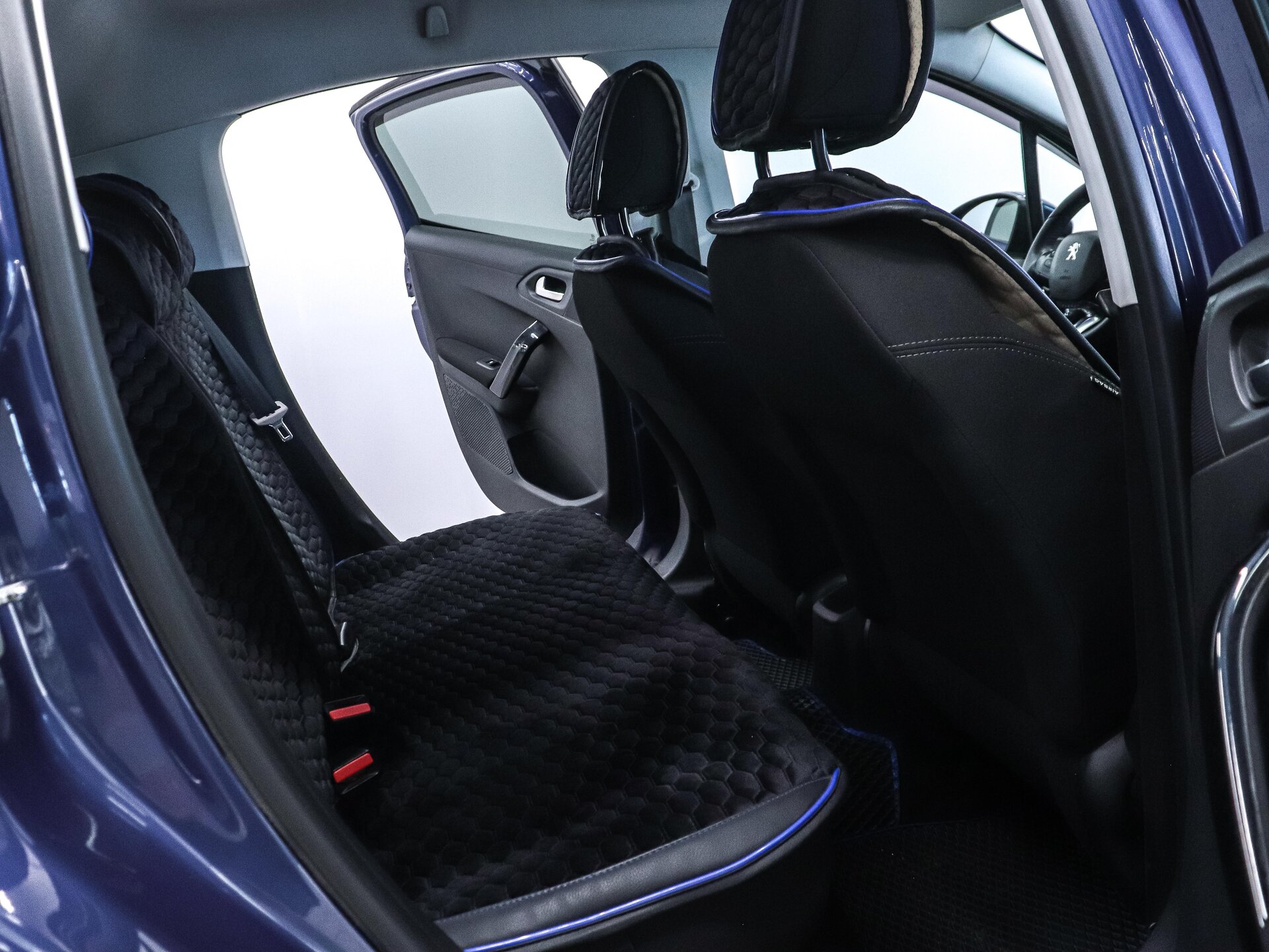 Peugeot 208 2013 23