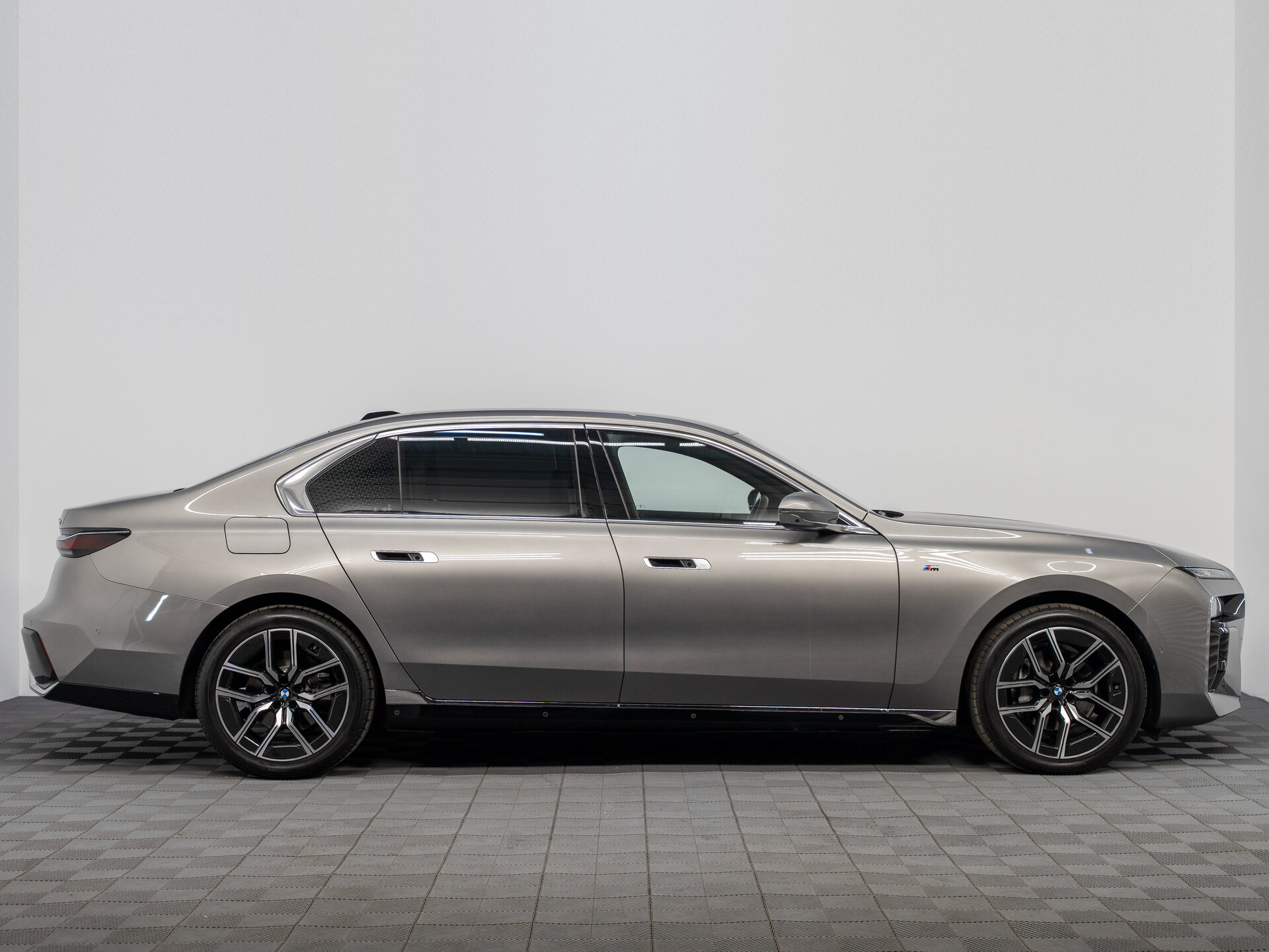 Автомобиль BMW 7 серии 740d xDrive 3.0d AT (286 л.с.) 4WD - 8