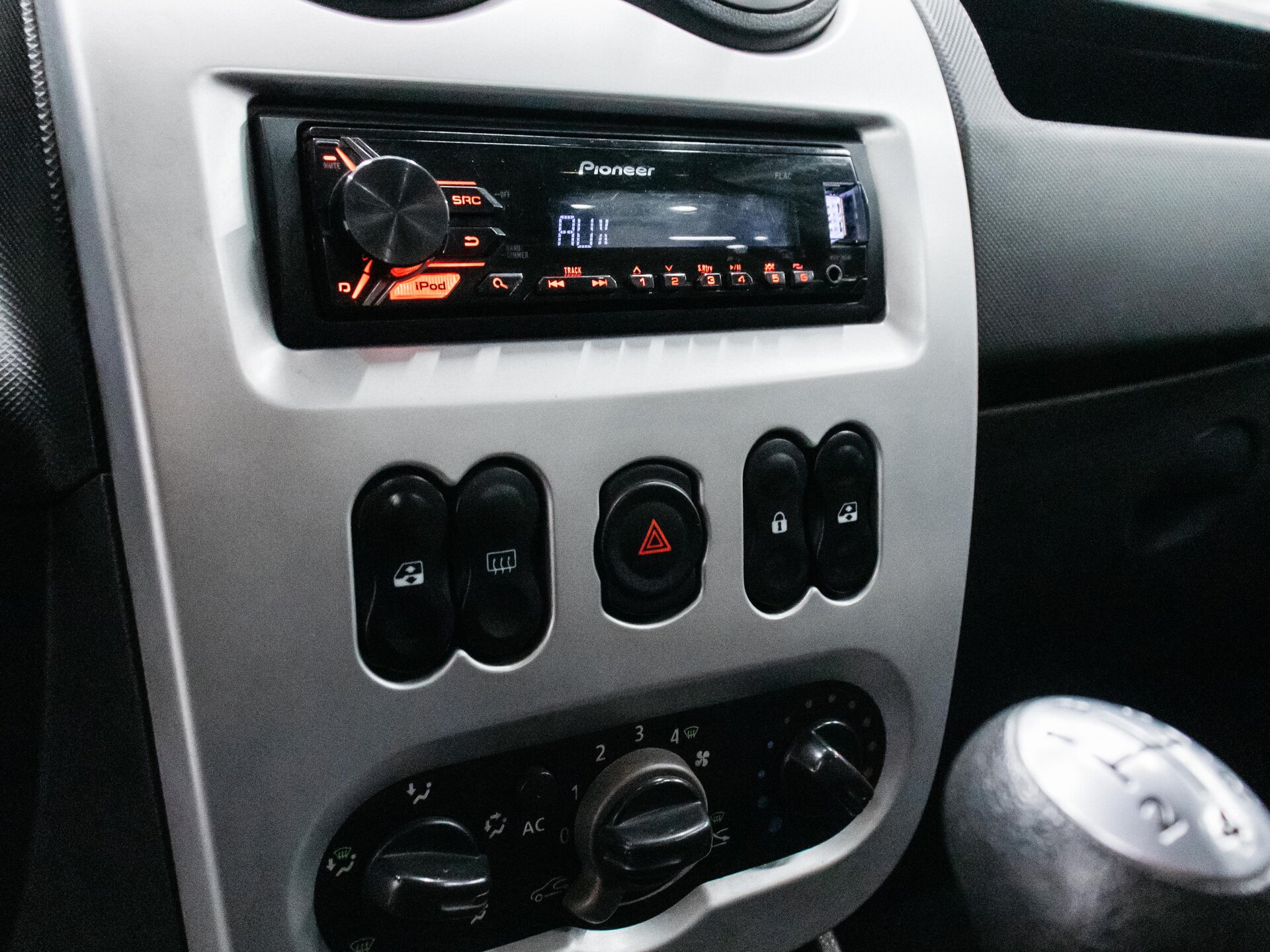 Renault Logan 2010 18