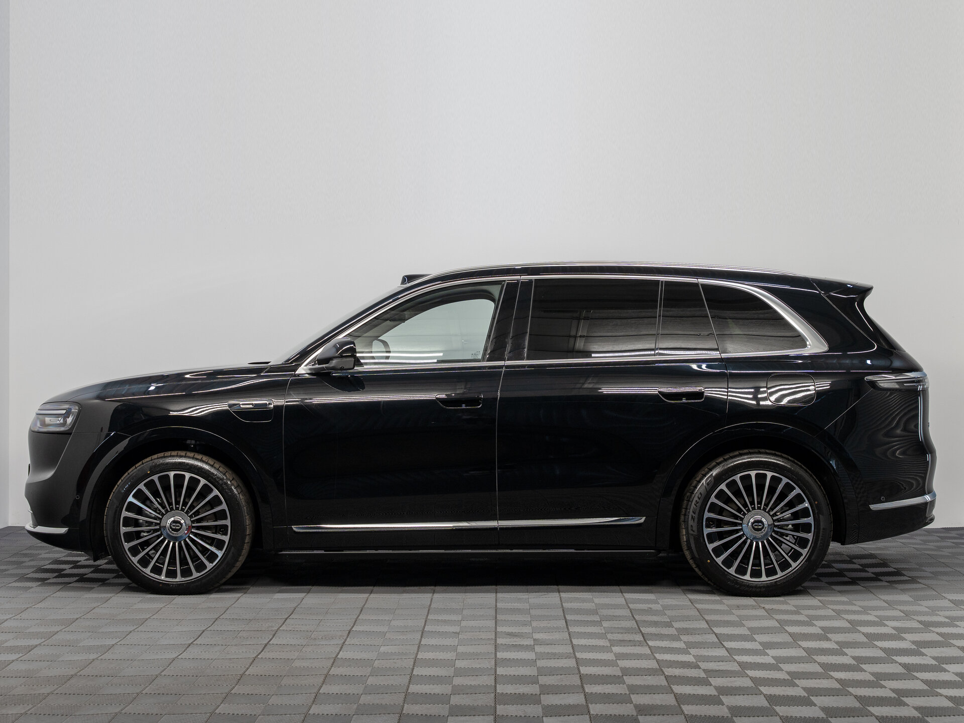 Автомобиль Aito M7 53.4 kWh 1.5hyb AT (533 л.с.) 4WD - 8