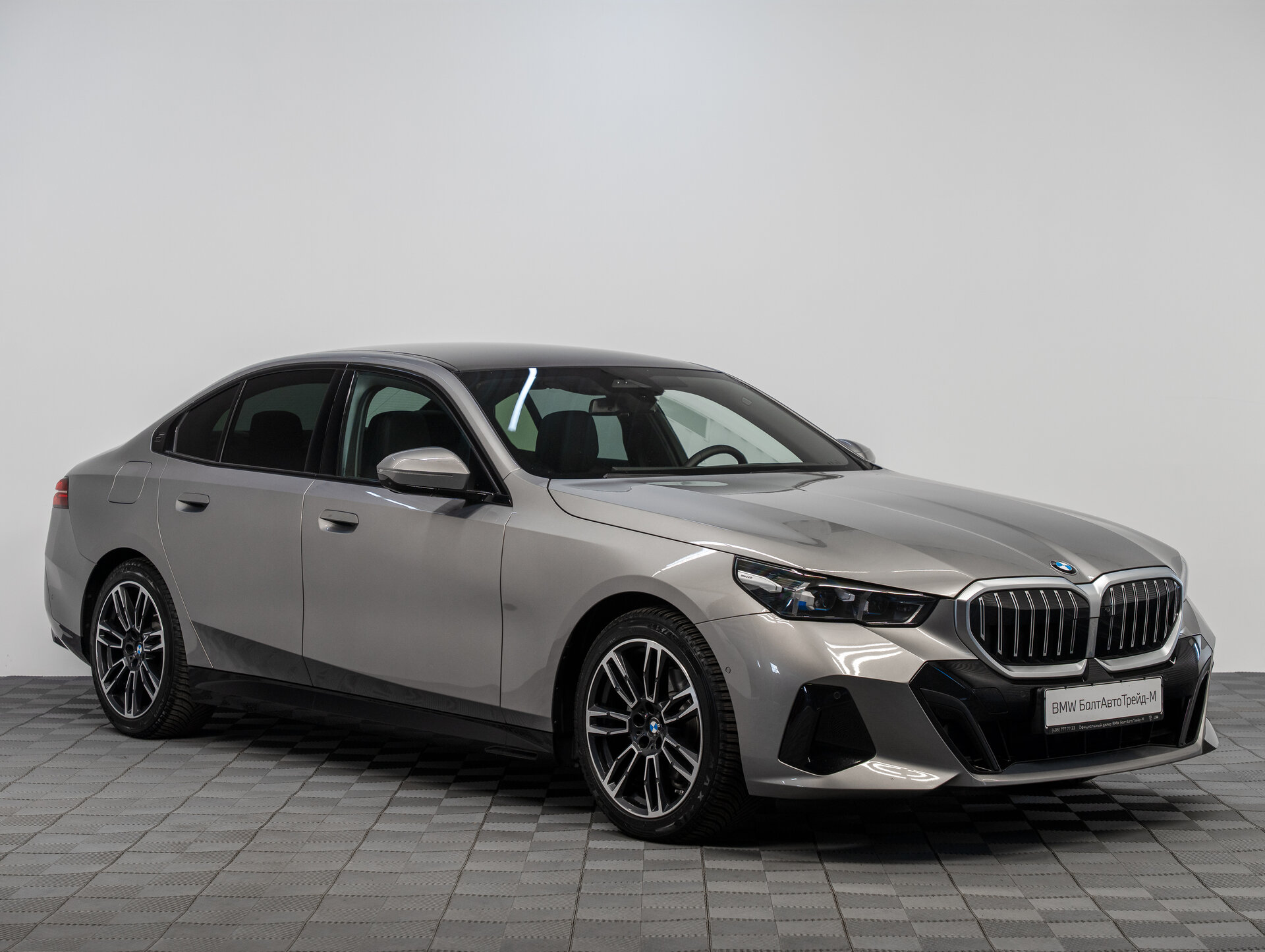 Автомобиль BMW 5 серии 520d xDrive 2.0d AT (197 л.с.) 4WD - 3