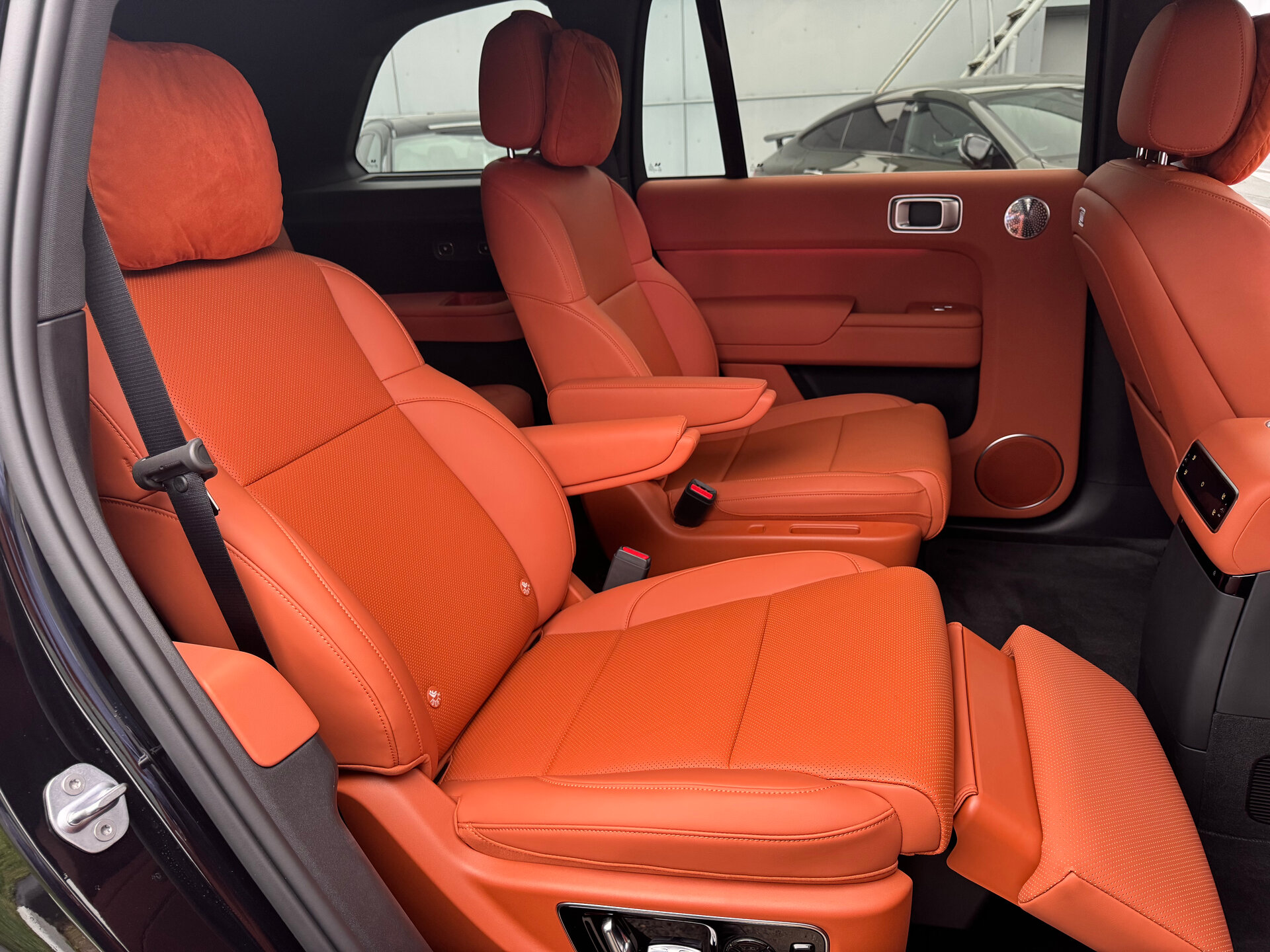 Автомобиль LiXiang L9 52.3 kWh 1.5hyb AT (449 л.с.) 4WD - 17
