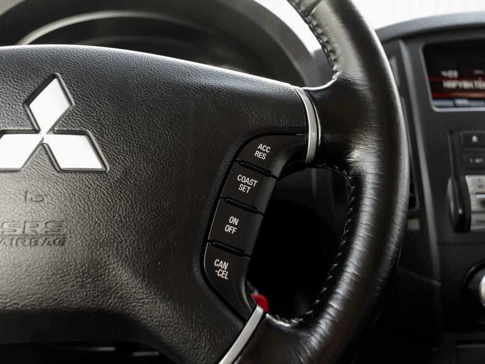 Купить Mitsubishi Pajero 3.0 AT (178 л.с.) 4WD, 2013 в Екатеренбурге