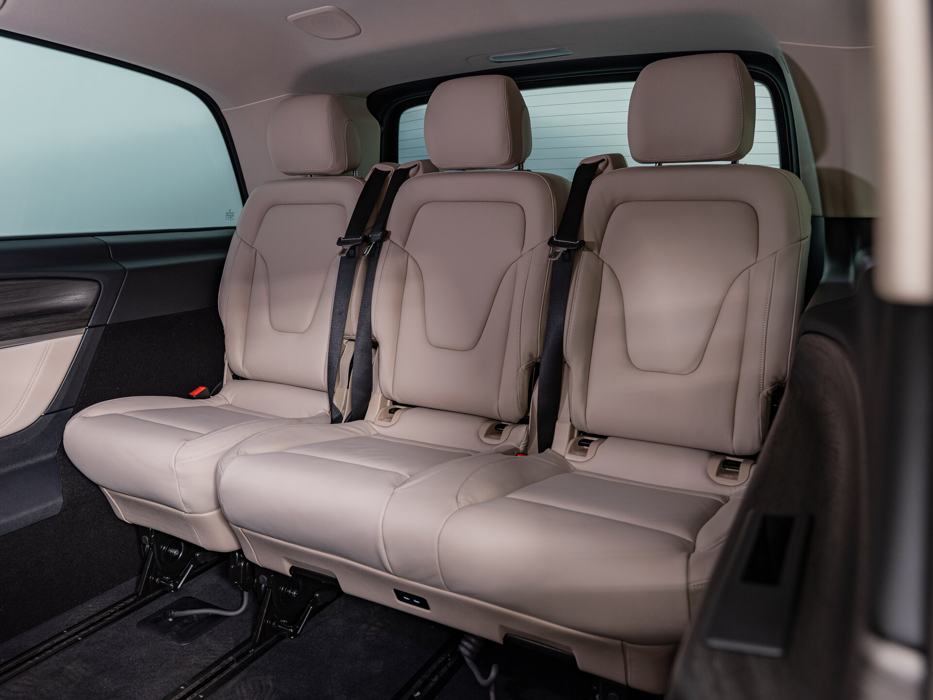 Автомобиль Mercedes-Benz V-Класс 300 d экстра длинный 2.0d AT (237 л.с.) 4WD - 17