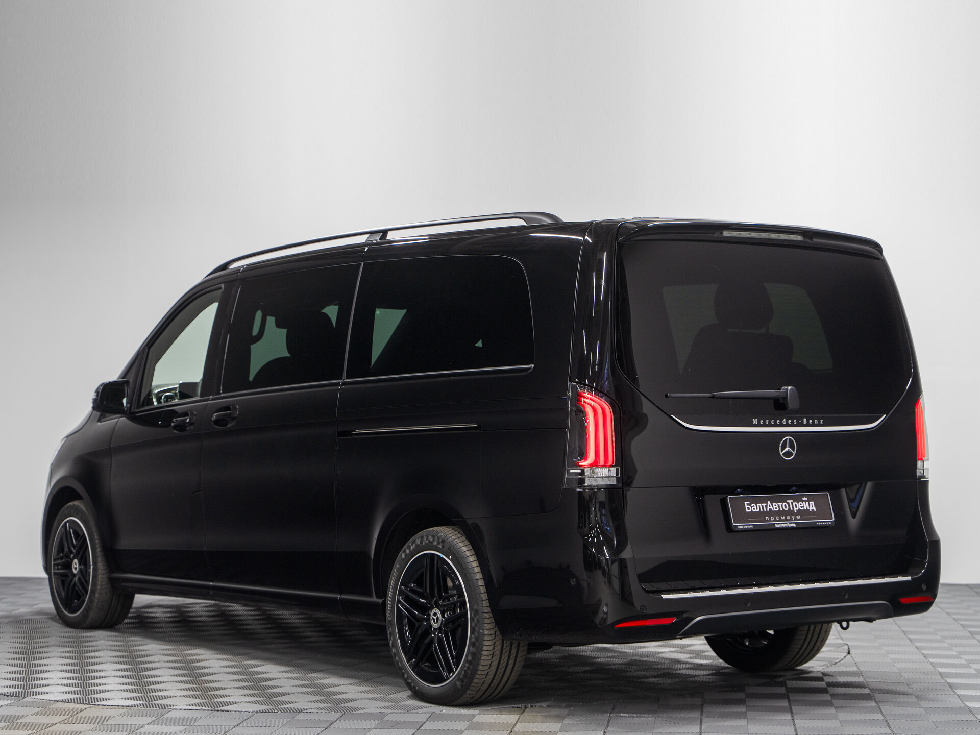 Автомобиль Mercedes-Benz V-Класс 300 d экстра длинный 2.0d AT (237 л.с.) 4WD - 9