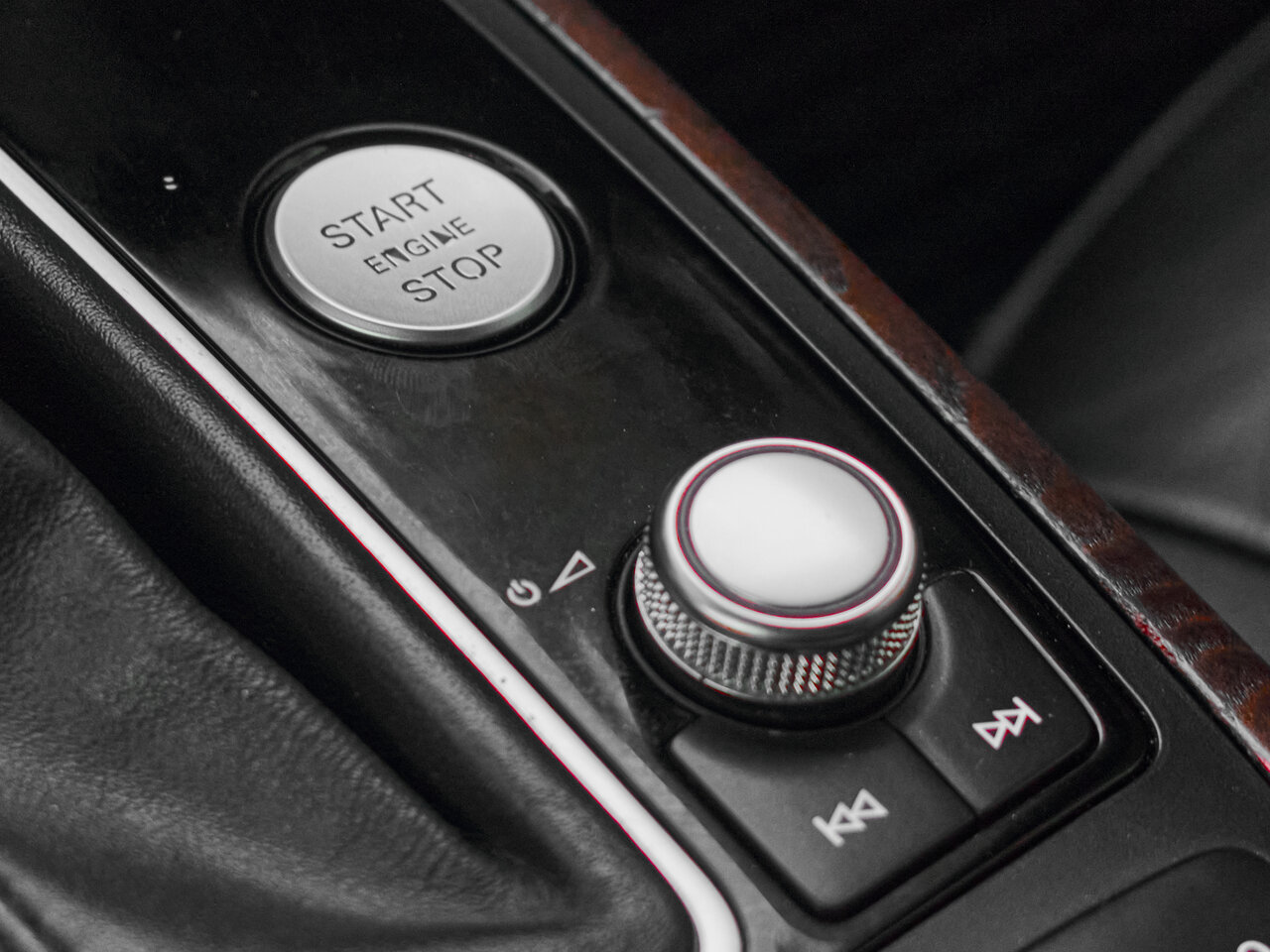 Купить Audi A6 2.0 CVT (180 л.с.), 2012 в Екатеренбурге