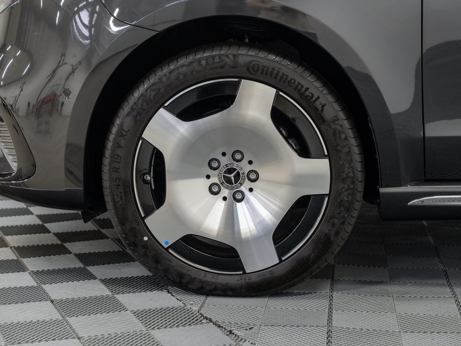 Автомобиль Mercedes-Benz V-Класс 300 d экстра длинный 2.0d AT (237 л.с.) 4WD - 3