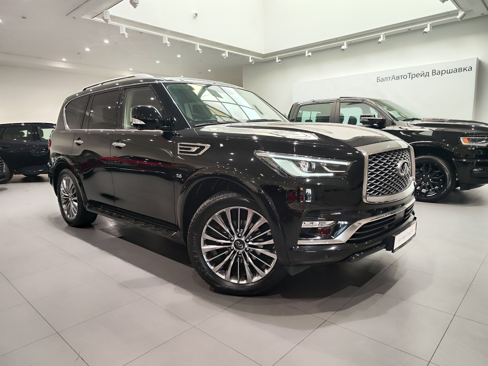 Автомобиль Infiniti QX80 5.6 AT (405 л.с.) 4WD - 3
