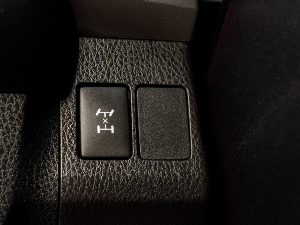 Купить Toyota RAV4 2.0 CVT (146 л.с.) 4WD, 2016 в Екатеренбурге