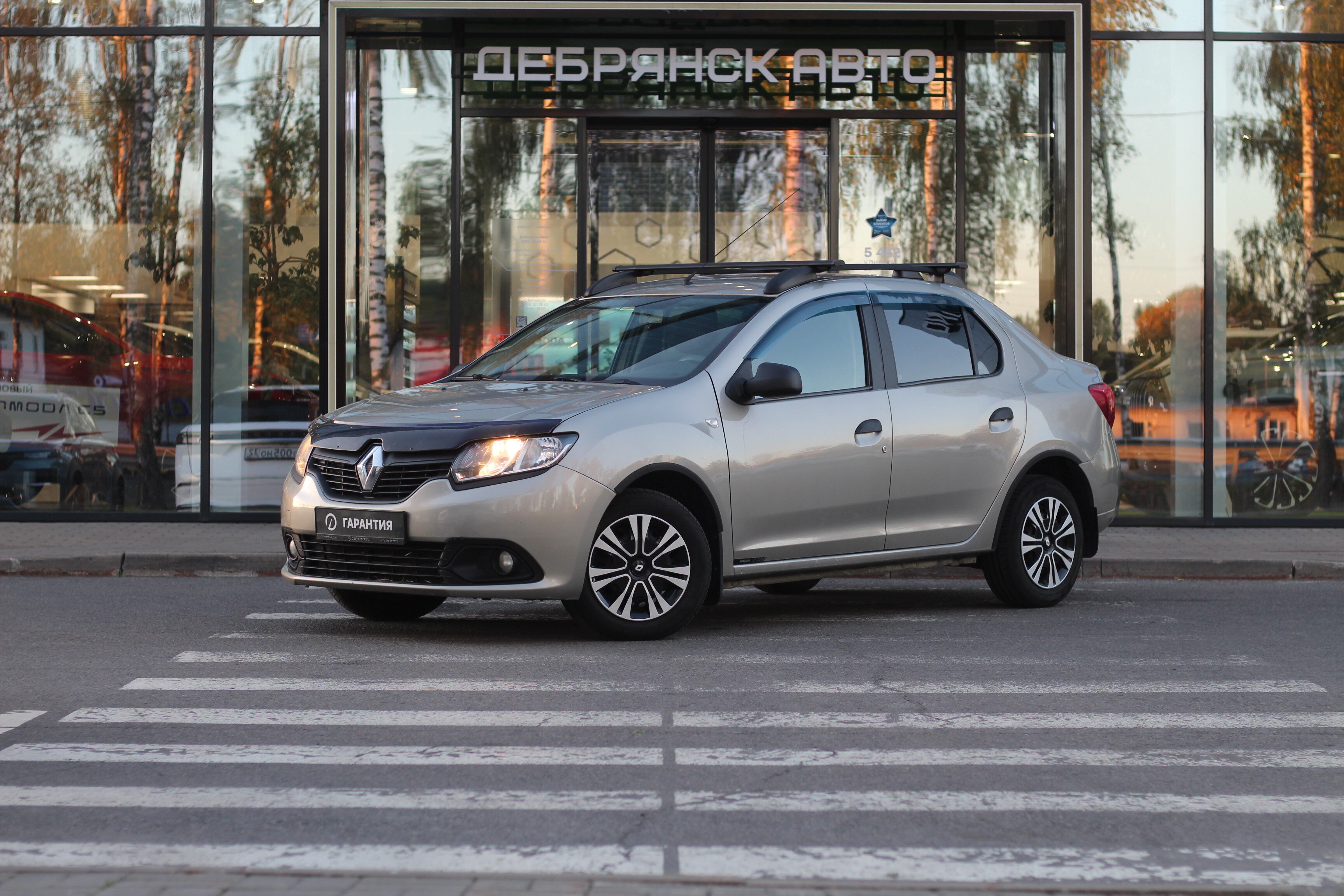Фото Renault Logan, II 2017