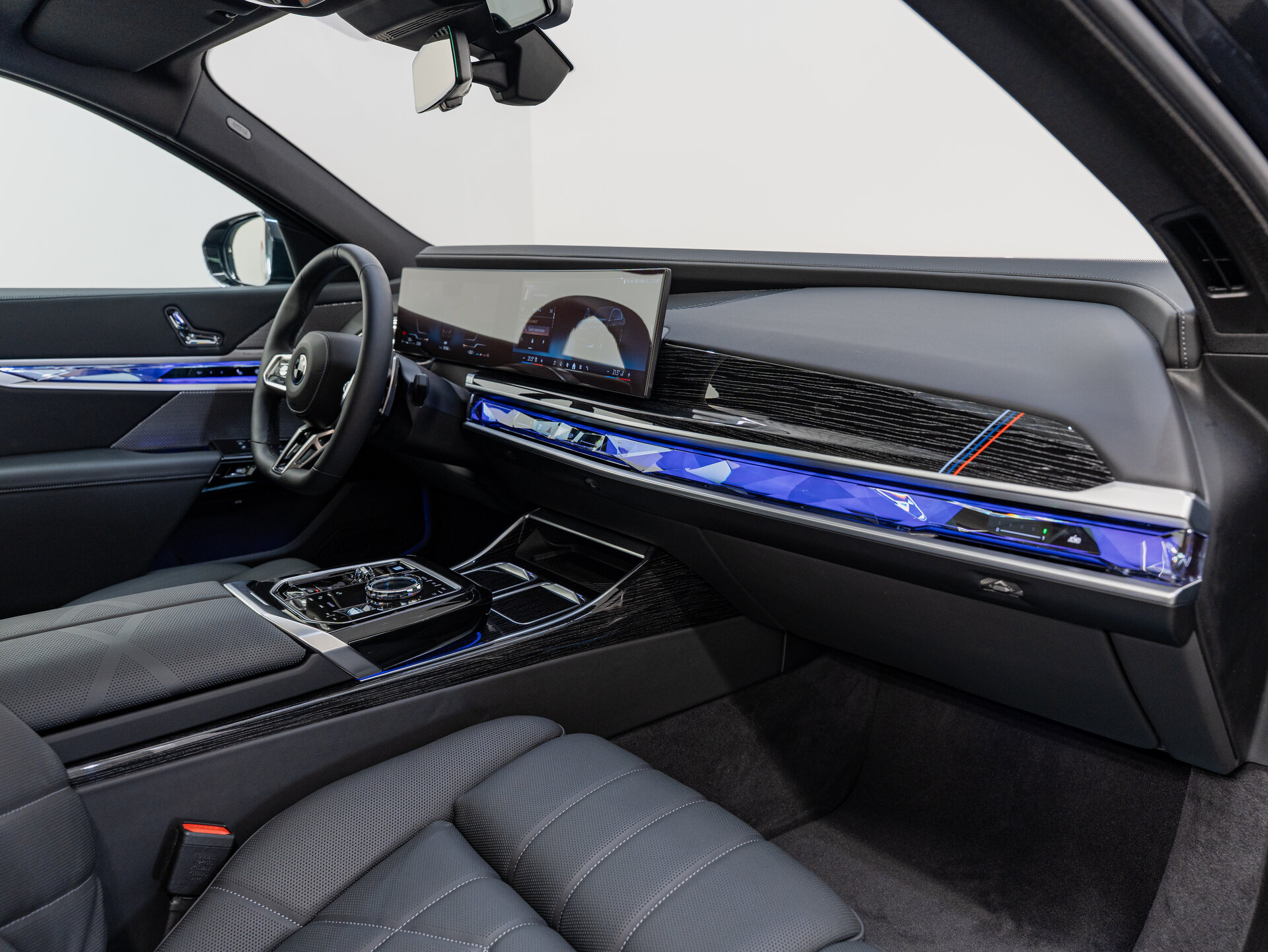 Автомобиль BMW 7 серии 740i xDrive 3.0 AT (380 л.с.) 4WD - 13