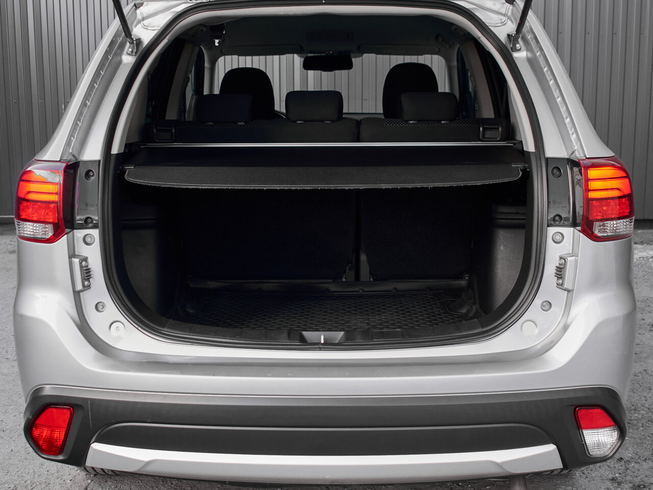 Купить Mitsubishi Outlander 2.0 CVT (146 л.с.) 4WD, 2016 в Екатеренбурге