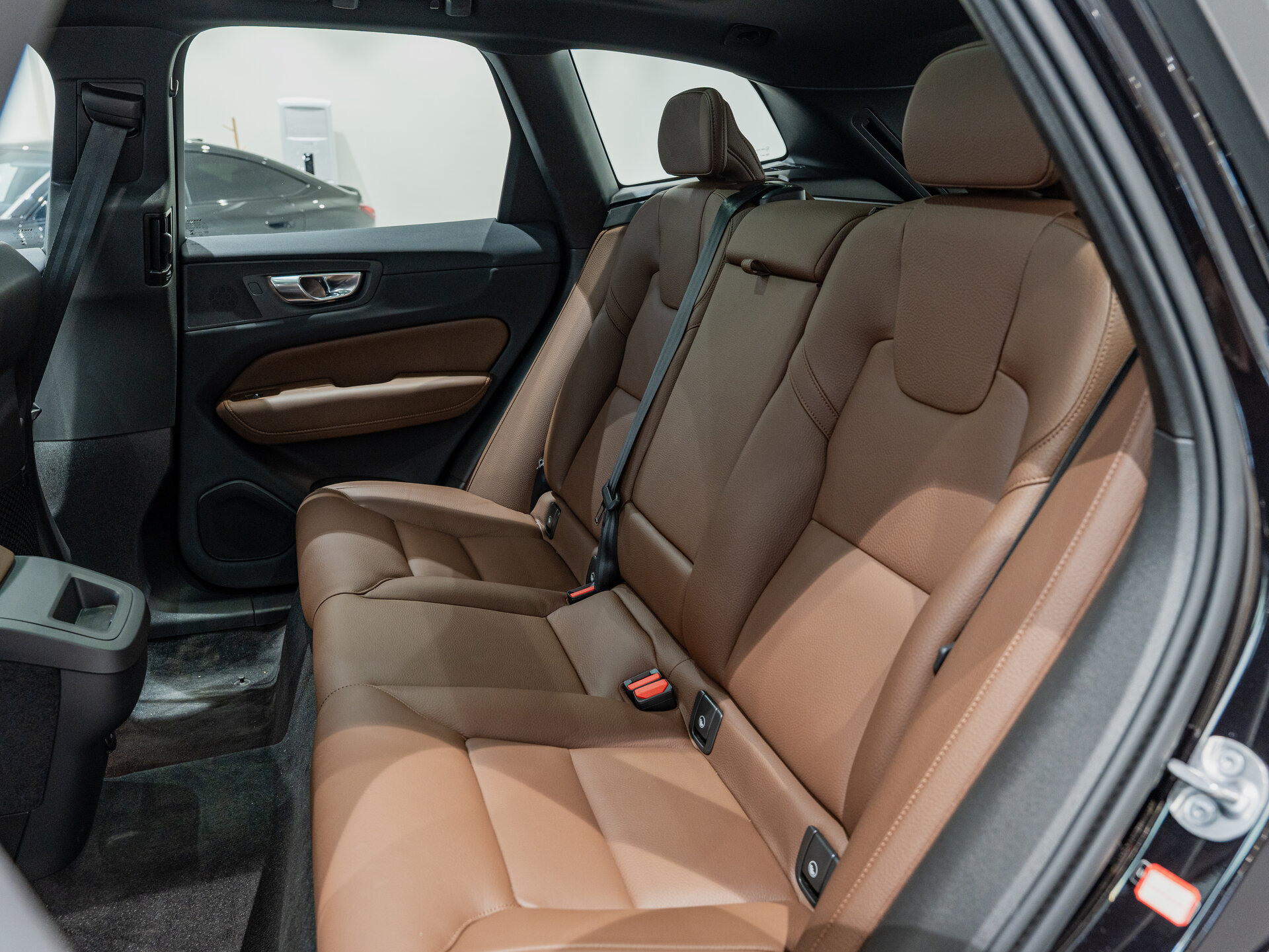 Автомобиль Volvo XC60 2.0 AT (250 л.с.) 4WD - 18