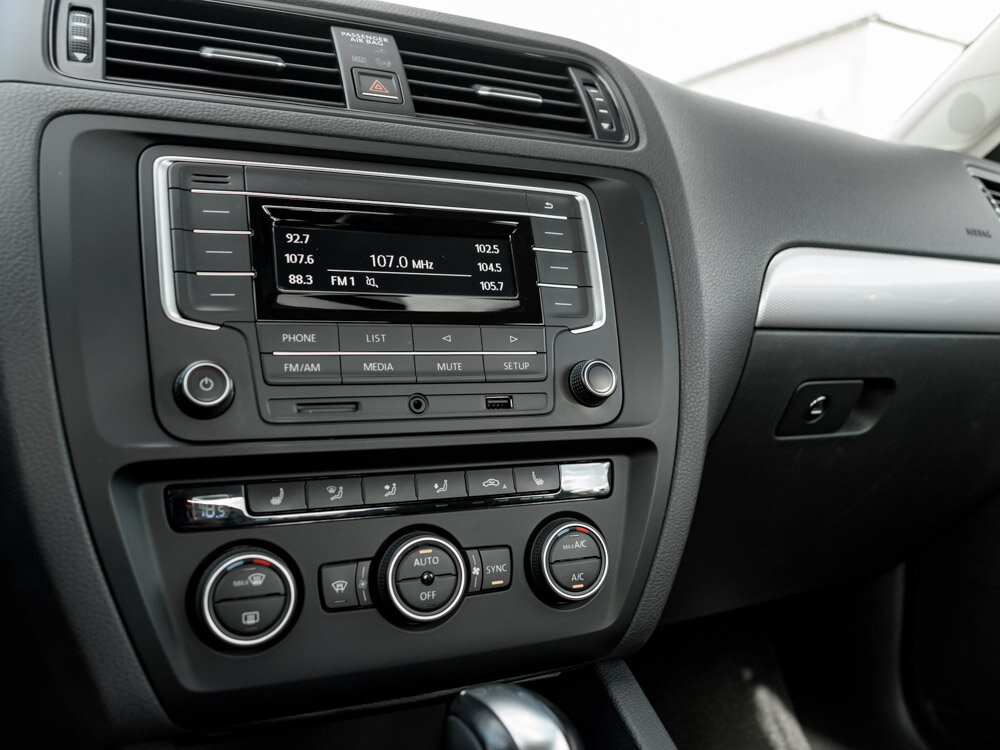 Купить Volkswagen Jetta 1.6 AT (110 л.с.), 2016 в Екатеренбурге