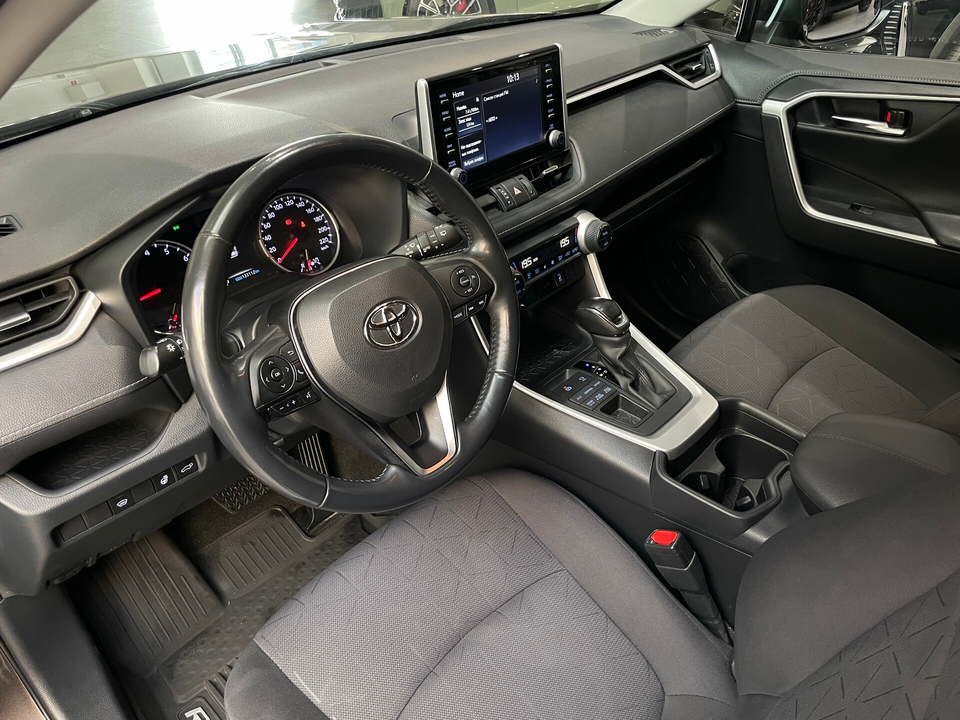 Автомобиль Toyota RAV4 2.0 CVT (149 л.с.) 4WD - 7