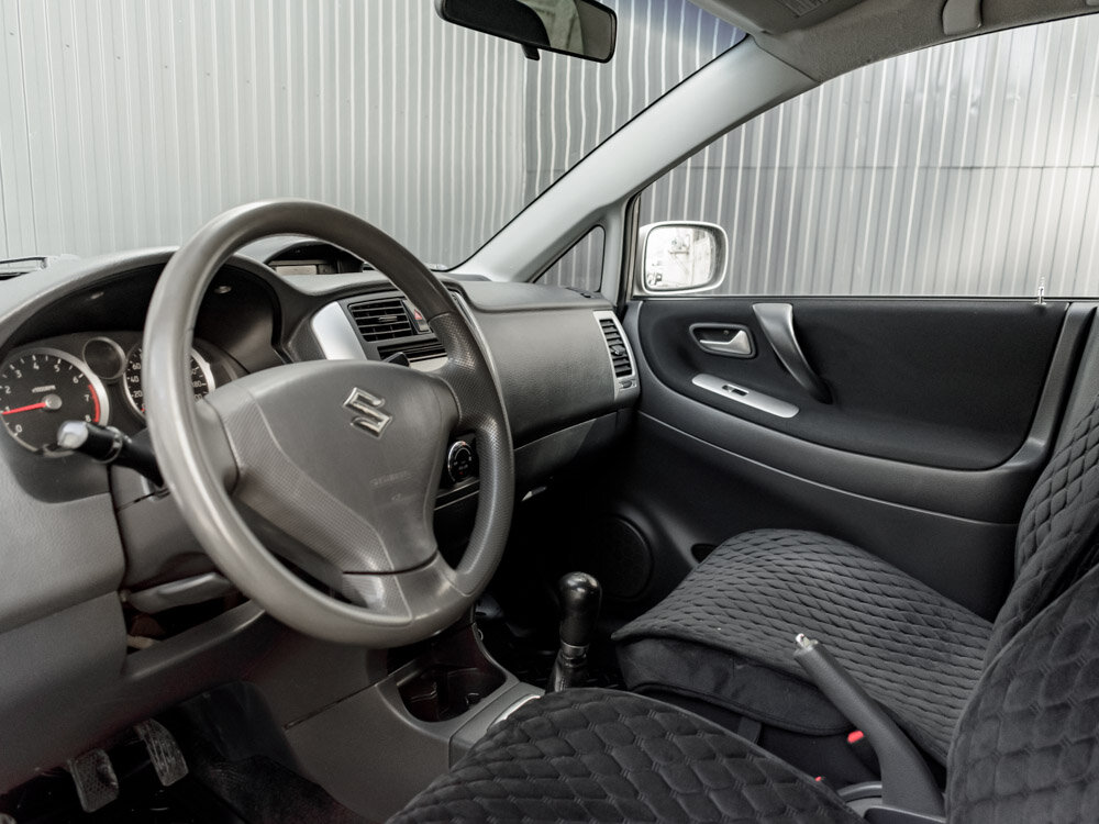 Купить Suzuki Liana 1.6 MT (106 л.с.) 4WD, 2004 в Екатеренбурге
