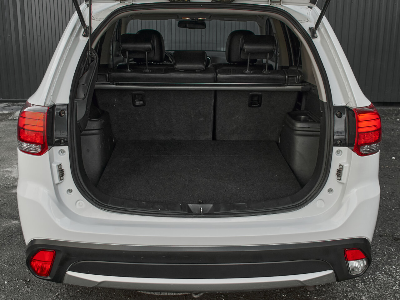 Купить Mitsubishi Outlander 2.4 CVT (167 л.с.) 4WD, 2015 в Екатеренбурге