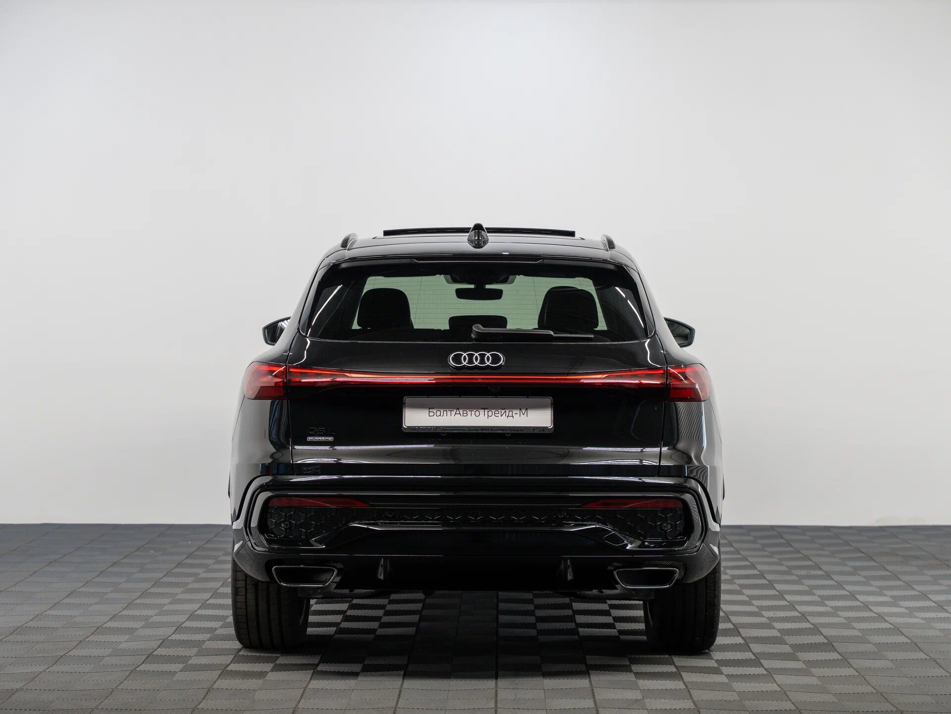 Автомобиль Audi Q5 L 2.0 AMT (204 л.с.) 4WD - 6