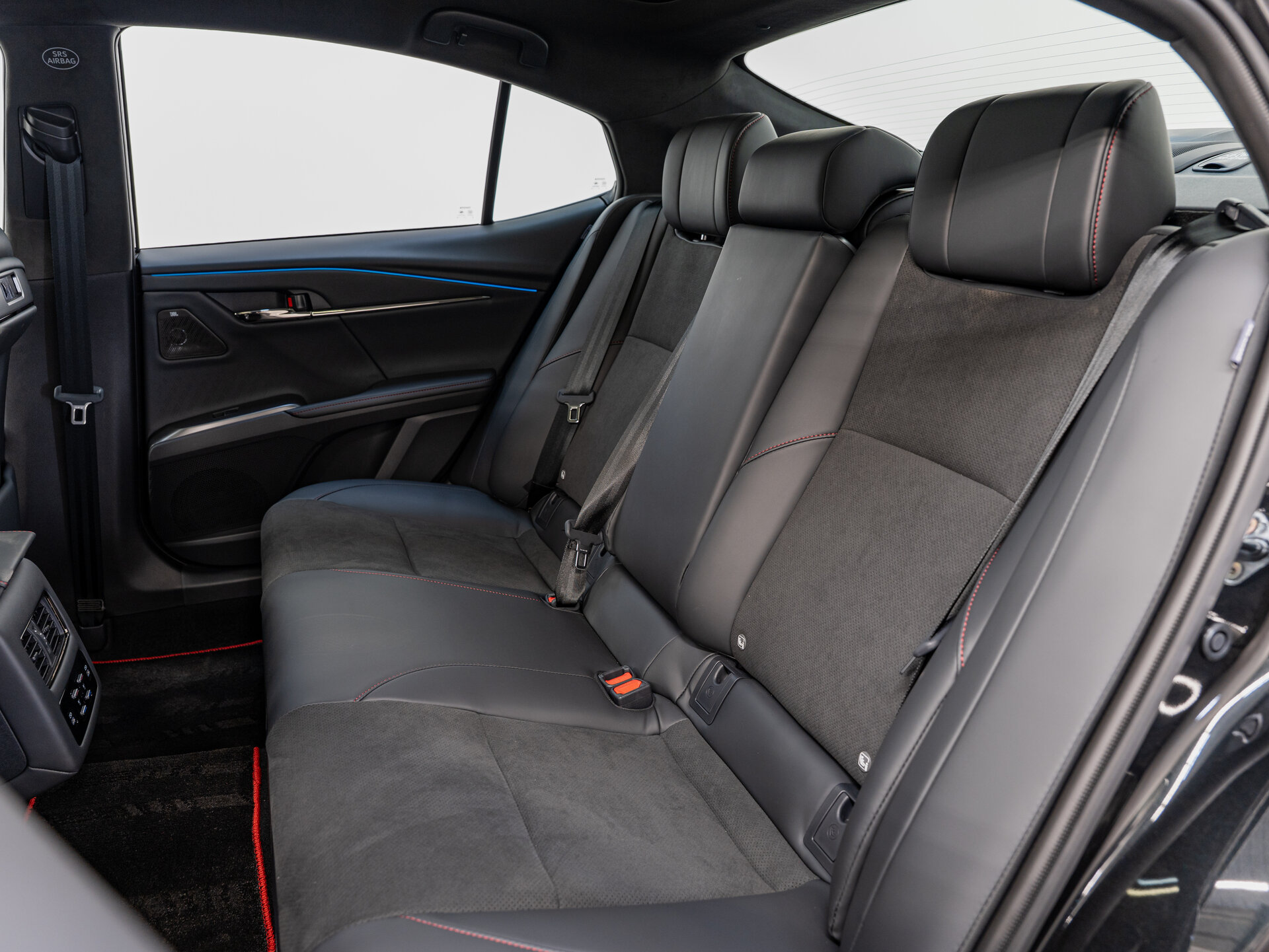 Автомобиль Toyota Camry 2.0hyb CVT (231 л.с.) - 20