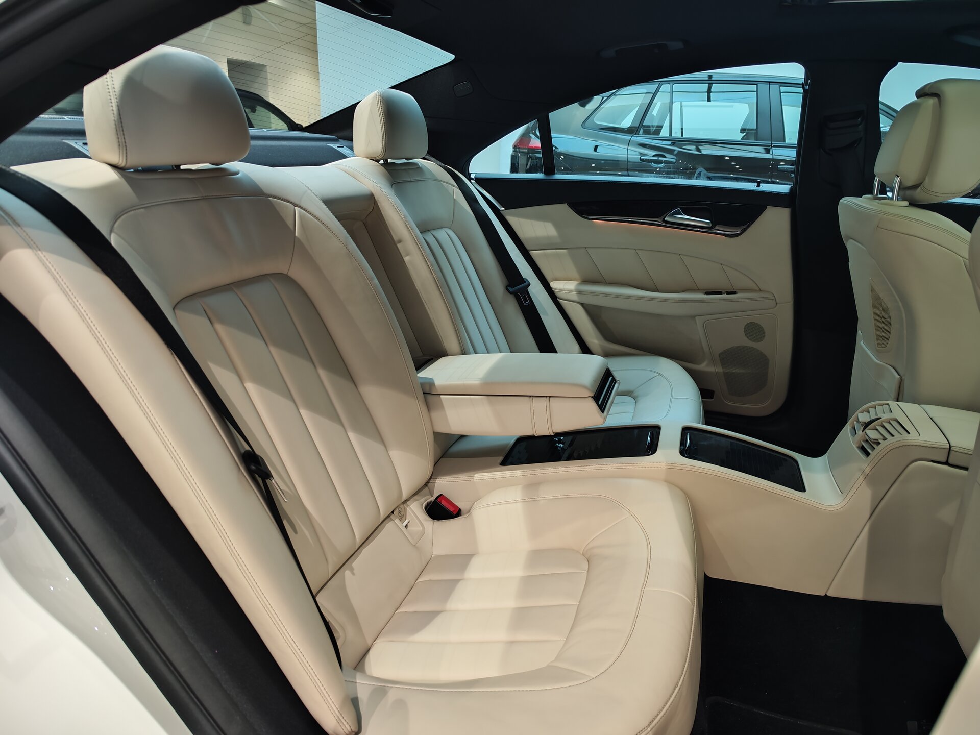 Автомобиль Mercedes-Benz CLS 400 3.0 AT (333 л.с.) 4WD - 12
