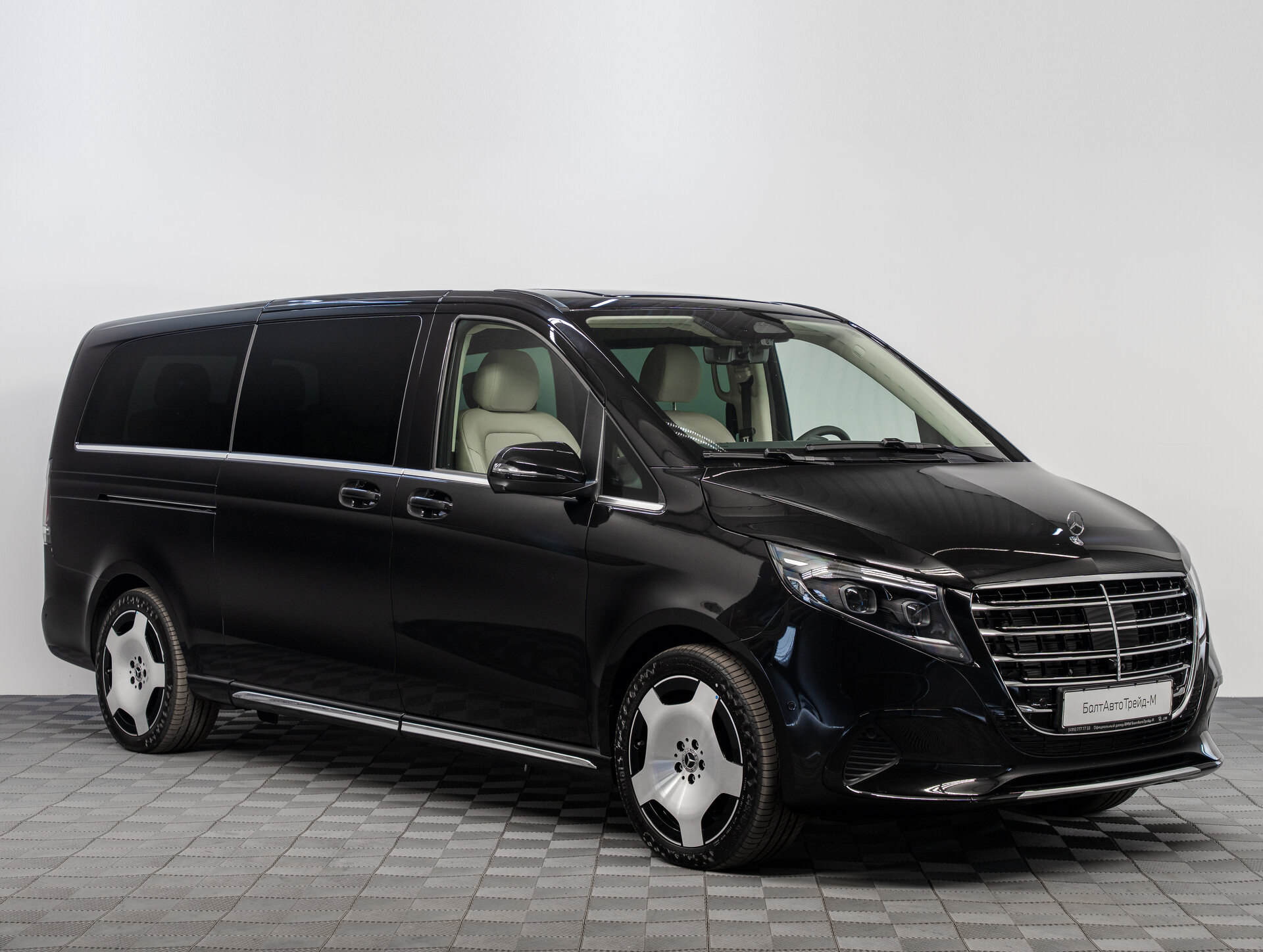 Автомобиль Mercedes-Benz V-Класс 300 d экстра длинный 2.0d AT (237 л.с.) 4WD - 3