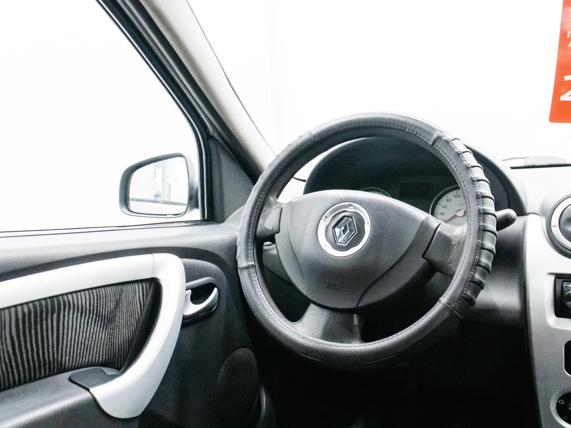 Renault Logan 2010 12