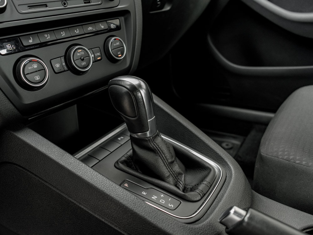 Купить Volkswagen Jetta 1.6 AT (110 л.с.), 2016 в Екатеренбурге