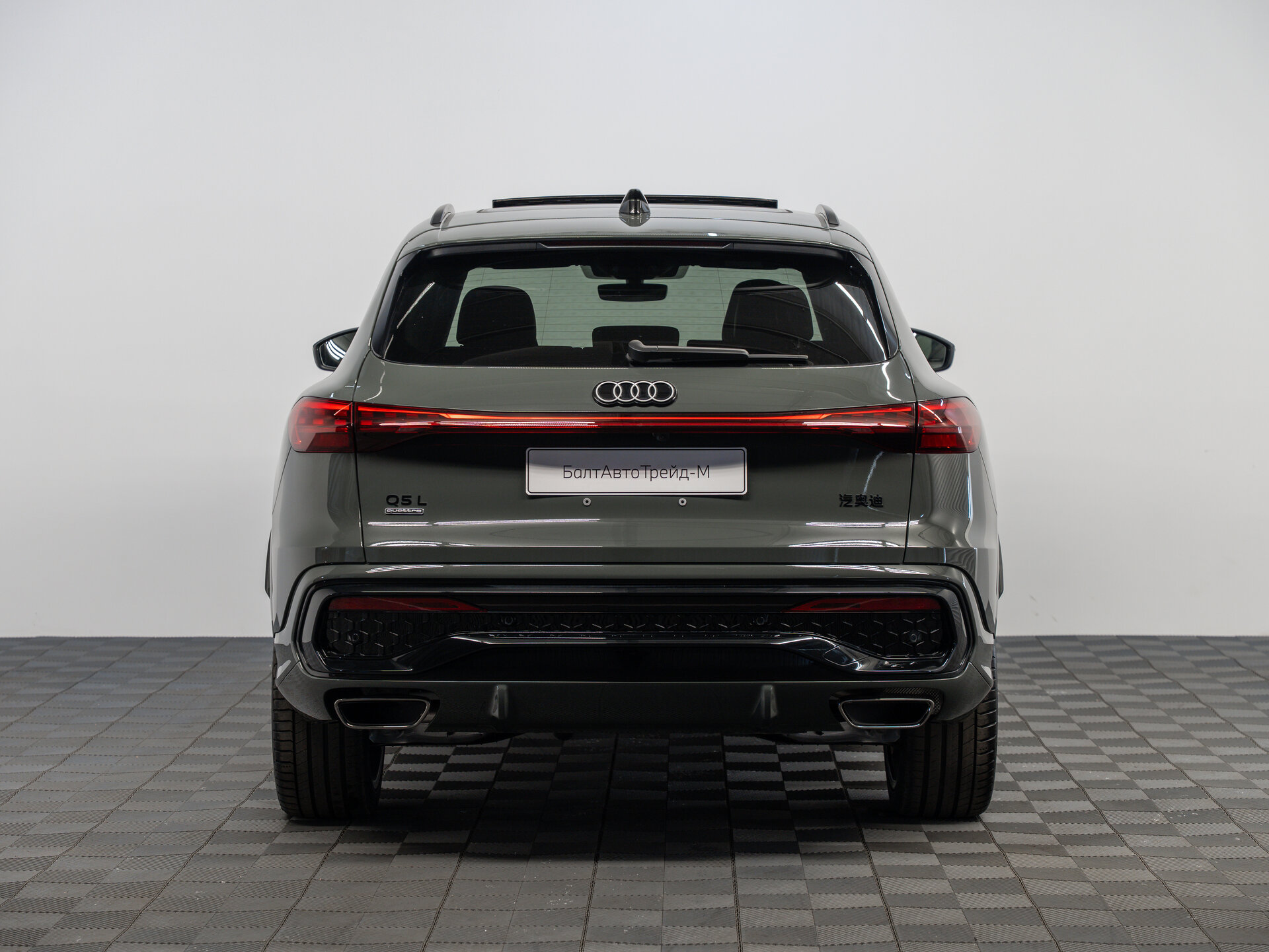 Автомобиль Audi Q5 L 2.0 AMT (272 л.с.) 4WD - 6