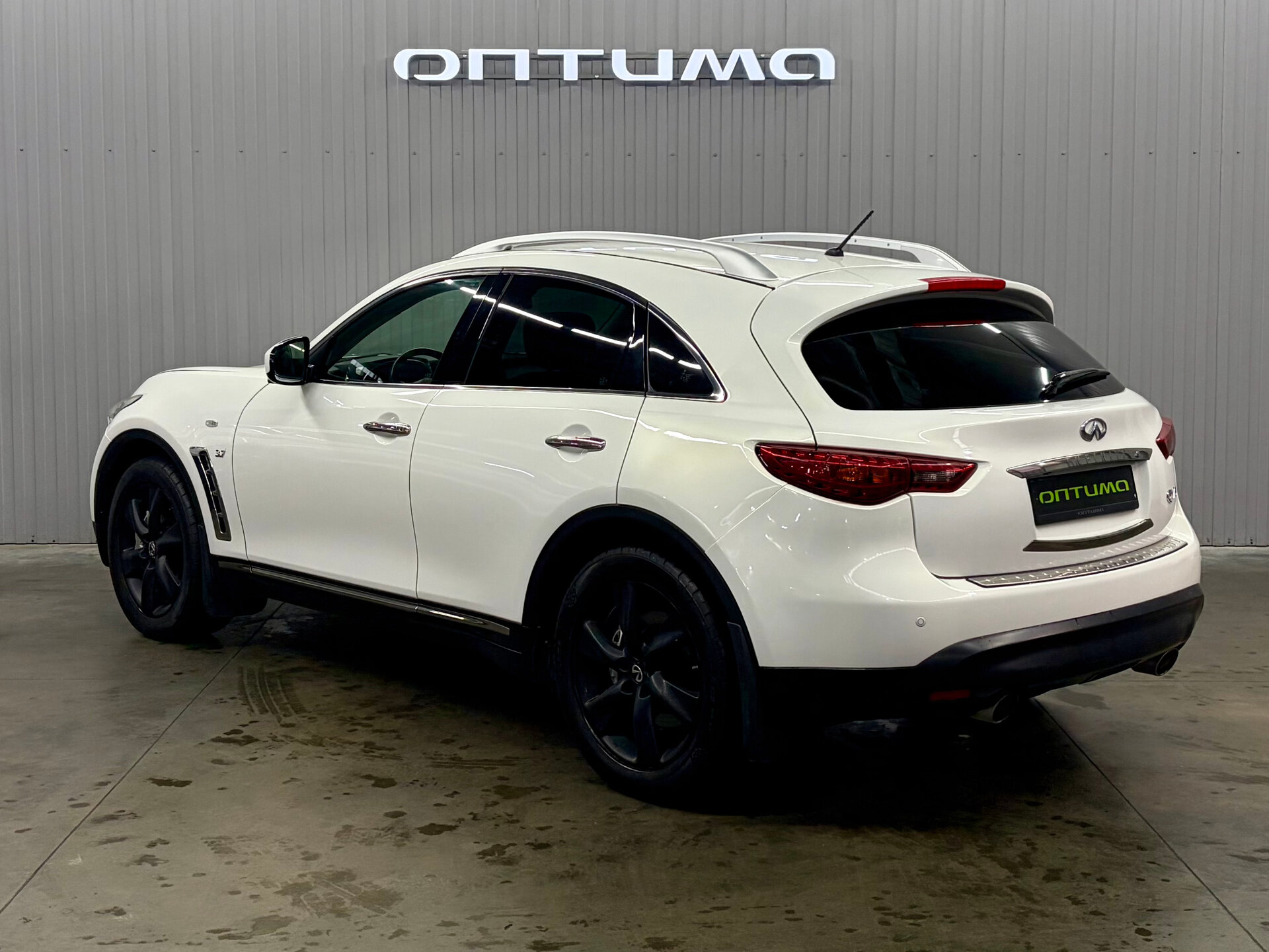 Infiniti QX70 