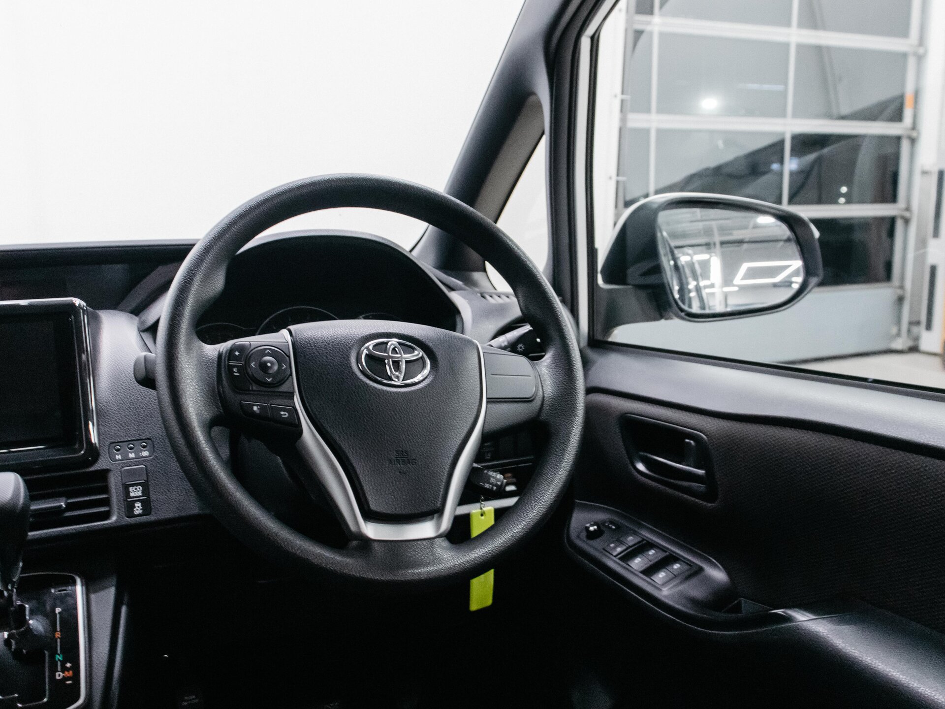 Toyota Noah 2018 14