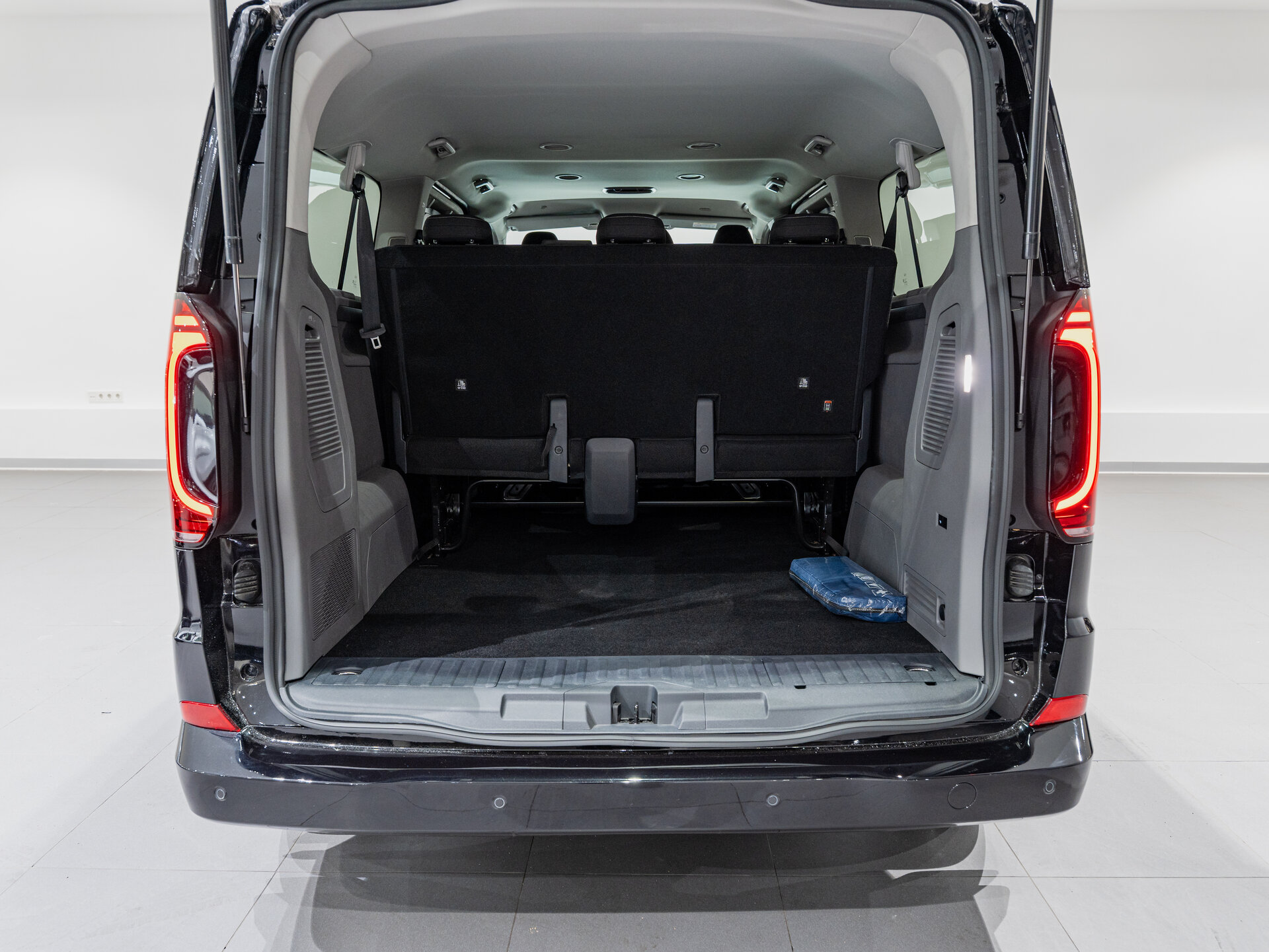 Автомобиль Volkswagen Caravelle 2.0d AT (170 л.с.) 4WD - 13