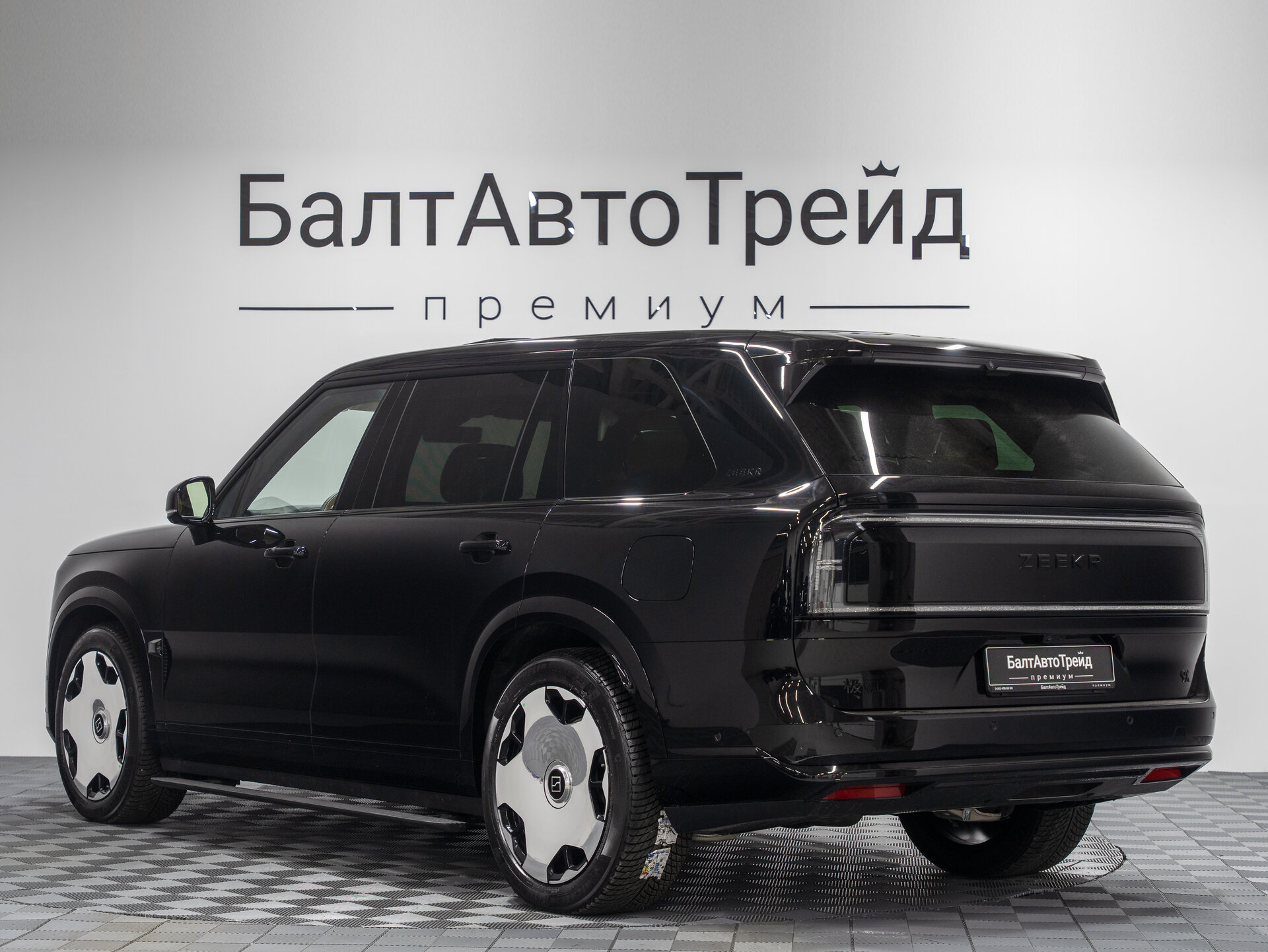 Автомобиль Zeekr 9X 55 kWh (до 3.5 т) 2.0hyb AT (898 л.с.) 4WD - 10