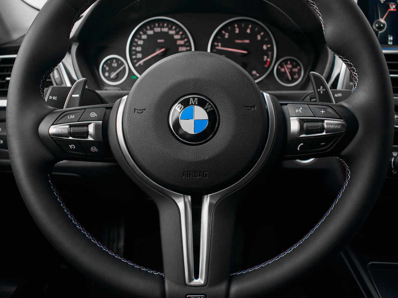 Купить BMW 3 серии 320i 2.0 AT (184 л.с.), 2017 в Екатеренбурге