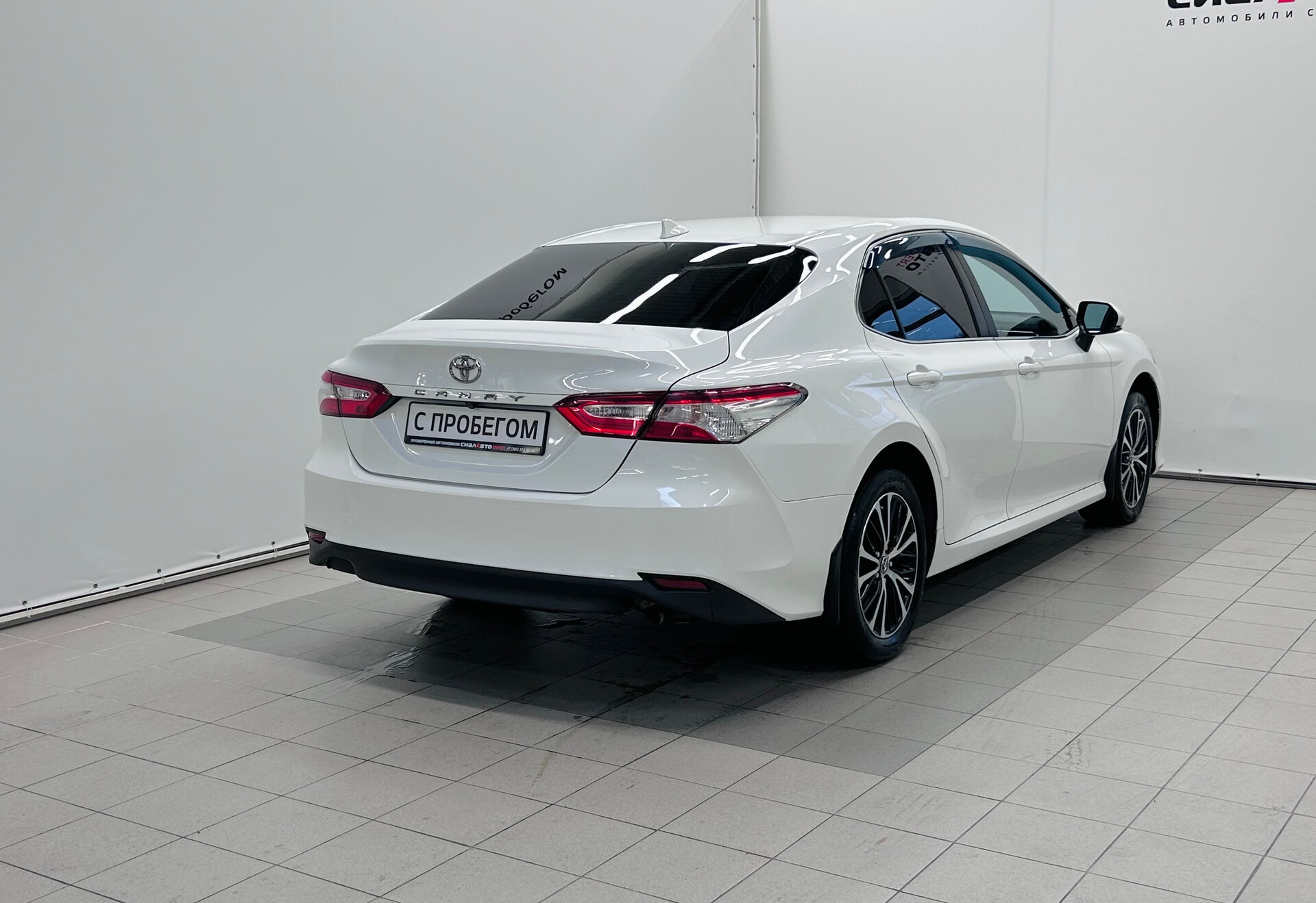 Toyota Camry 2018 4