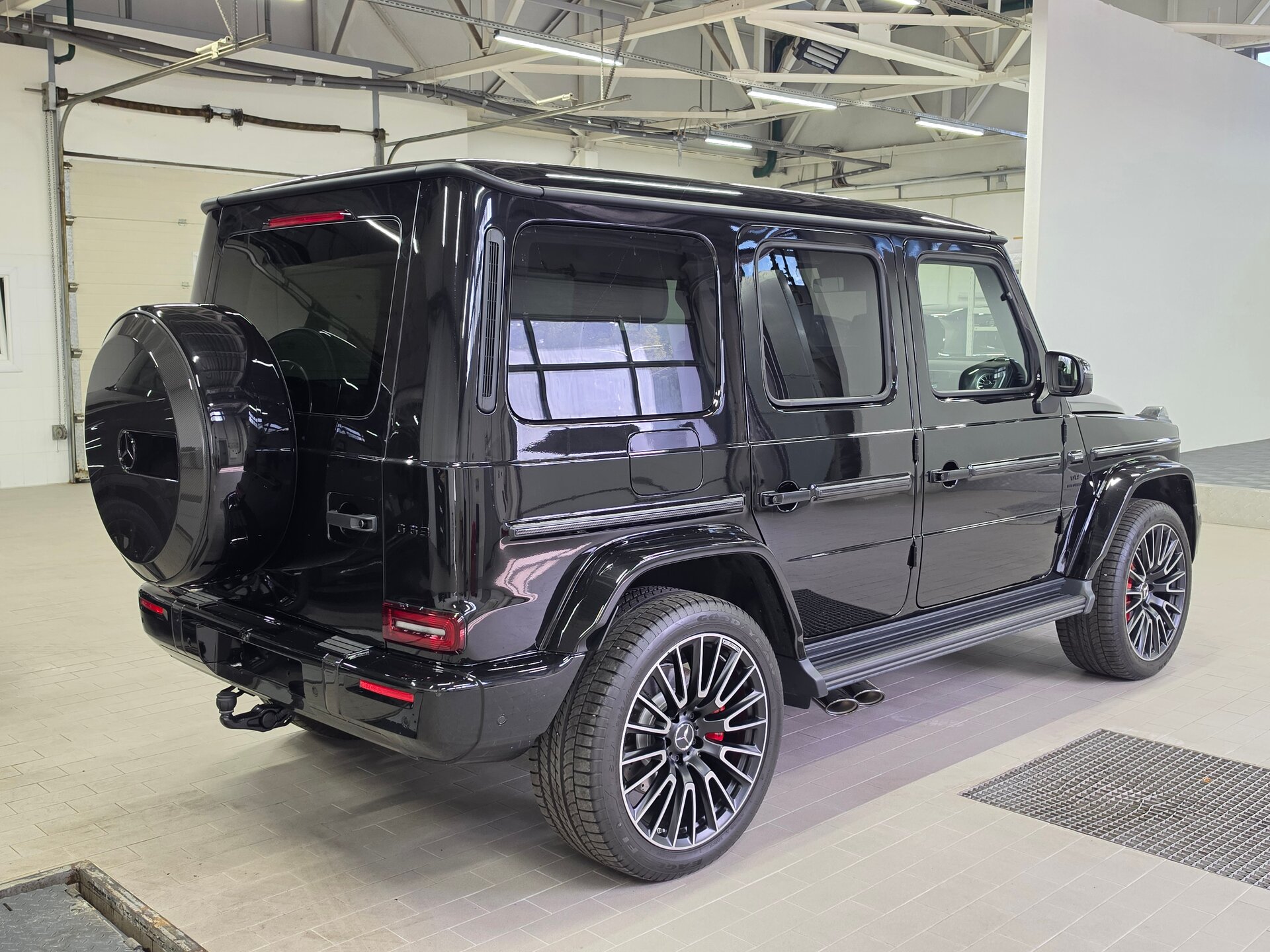 Автомобиль Mercedes-Benz G-Класс AMG 63 AMG 4.0 AT (585 л.с.) 4WD - 2