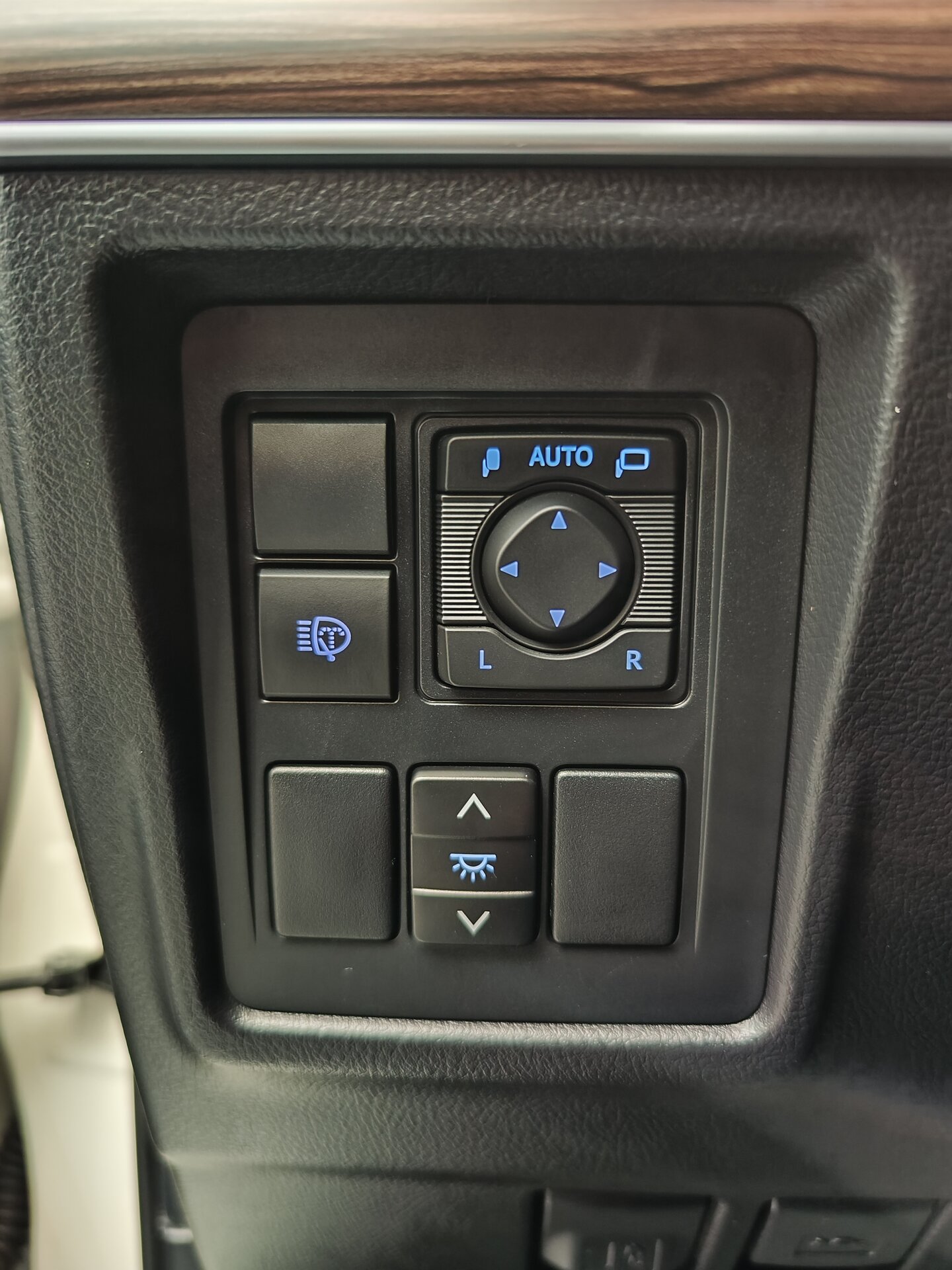 Автомобиль Toyota Land Cruiser Prado 4.0 AT (249 л.с.) 4WD - 19