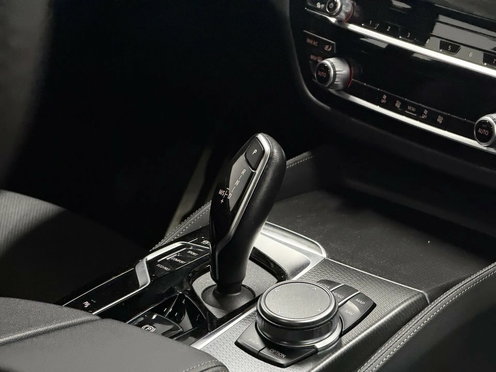 Автомобиль BMW 5 серии 518d 2.0d AT (150 л.с.) - 17