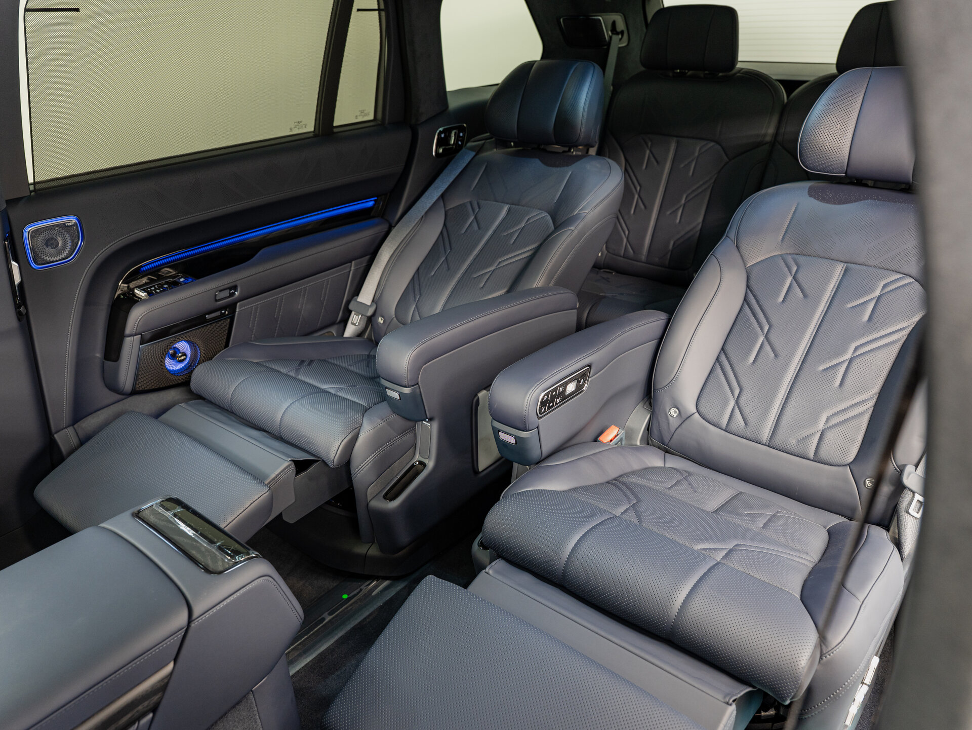 Автомобиль Zeekr 9X 55 kWh (до 3.5 т) 2.0hyb AT (898 л.с.) 4WD - 19