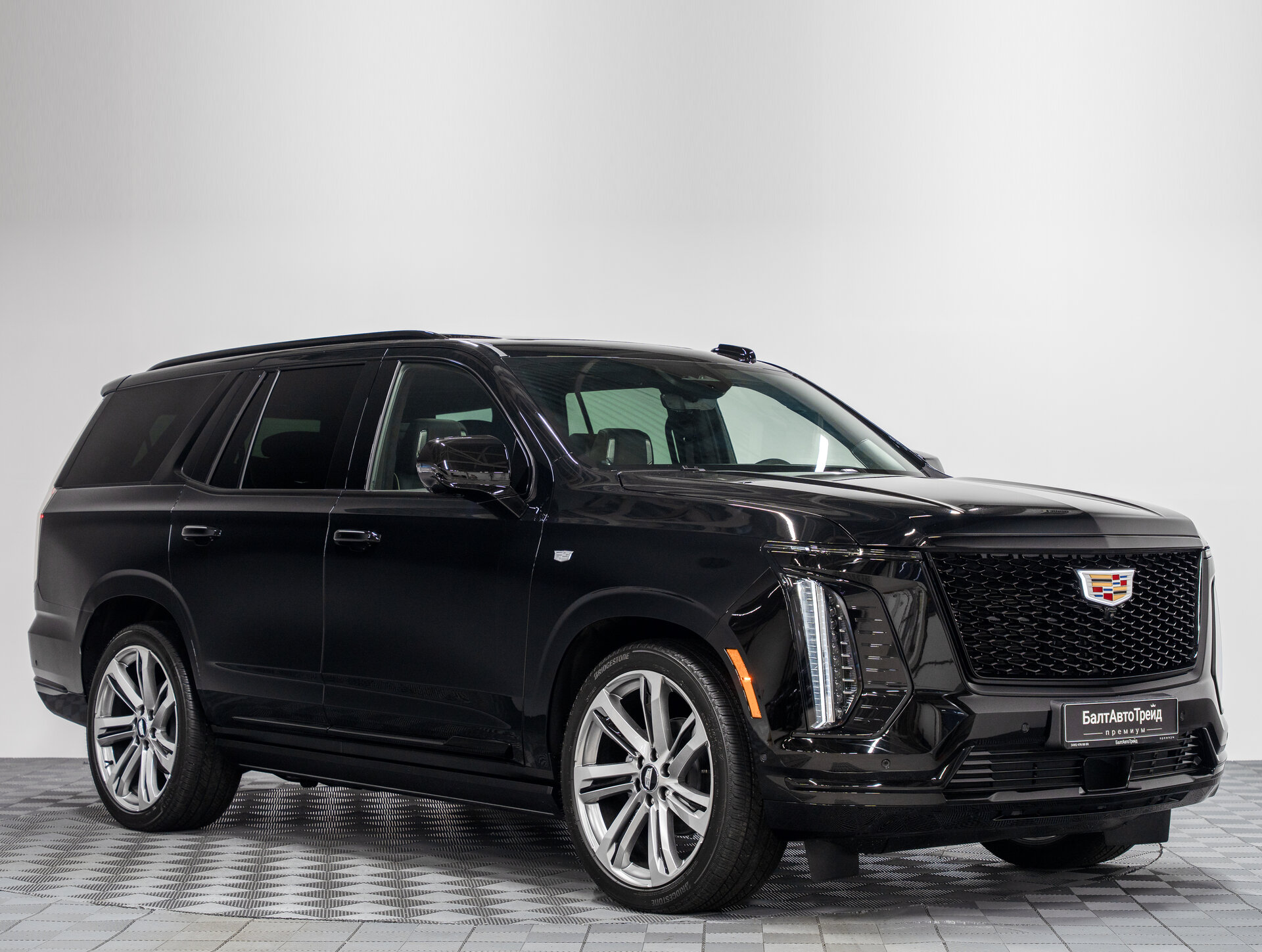 Автомобиль Cadillac Escalade 6.2 AT (420 л.с.) 4WD - 5