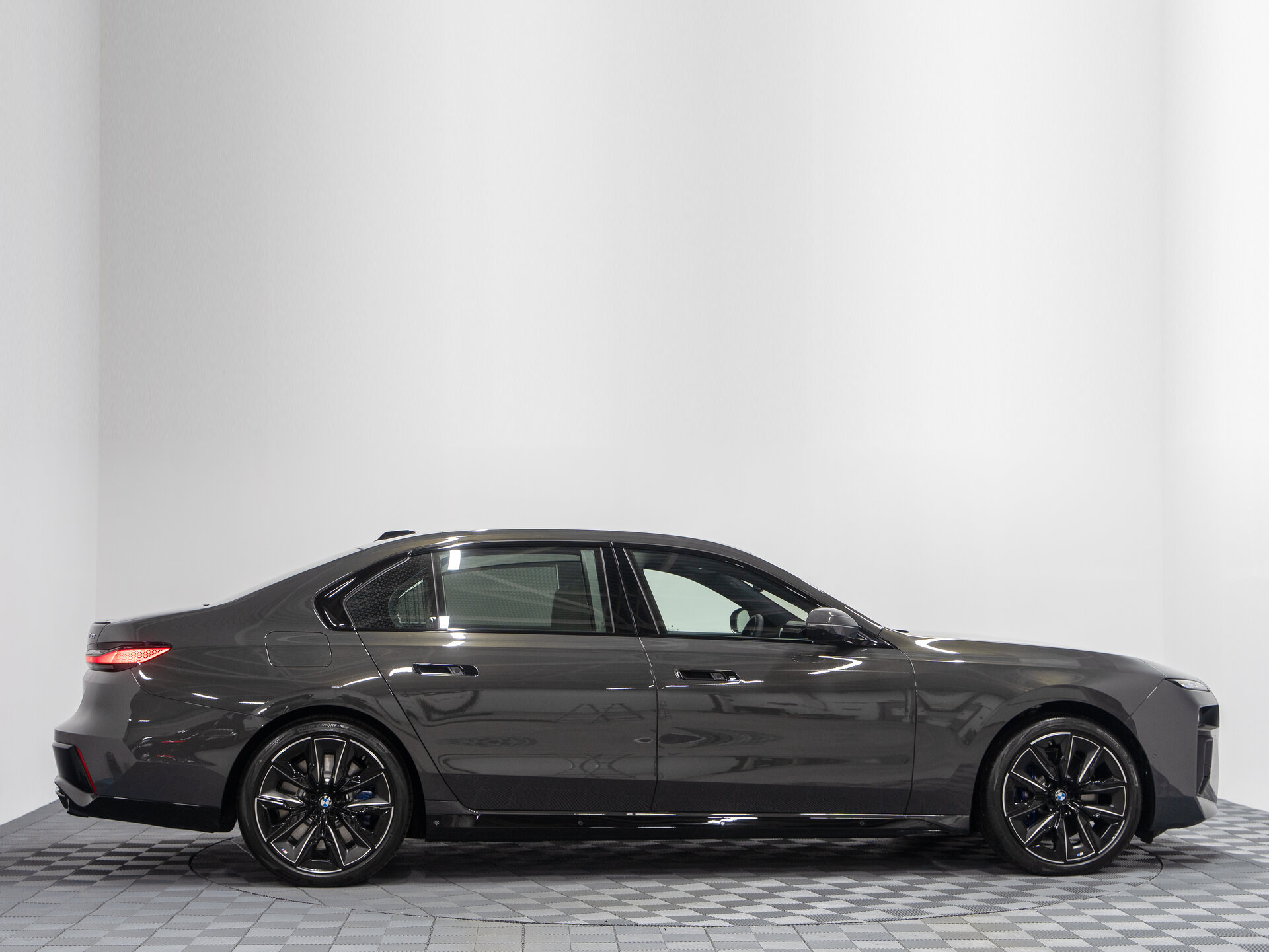 Автомобиль BMW 7 серии 760i xDrive 4.4 AT (544 л.с.) 4WD - 6