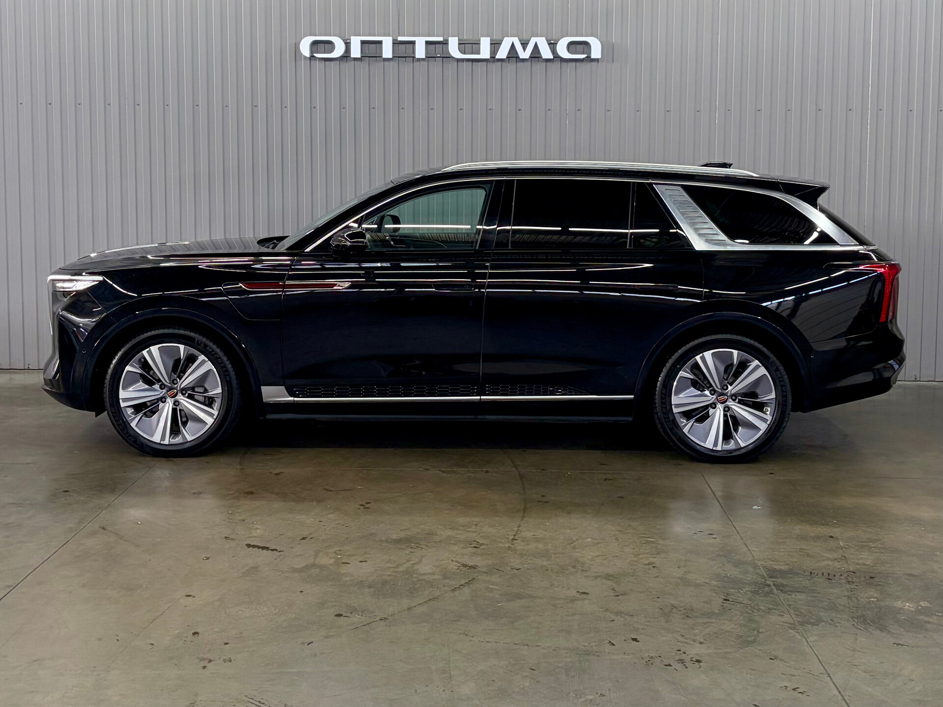 Hongqi E-HS9 