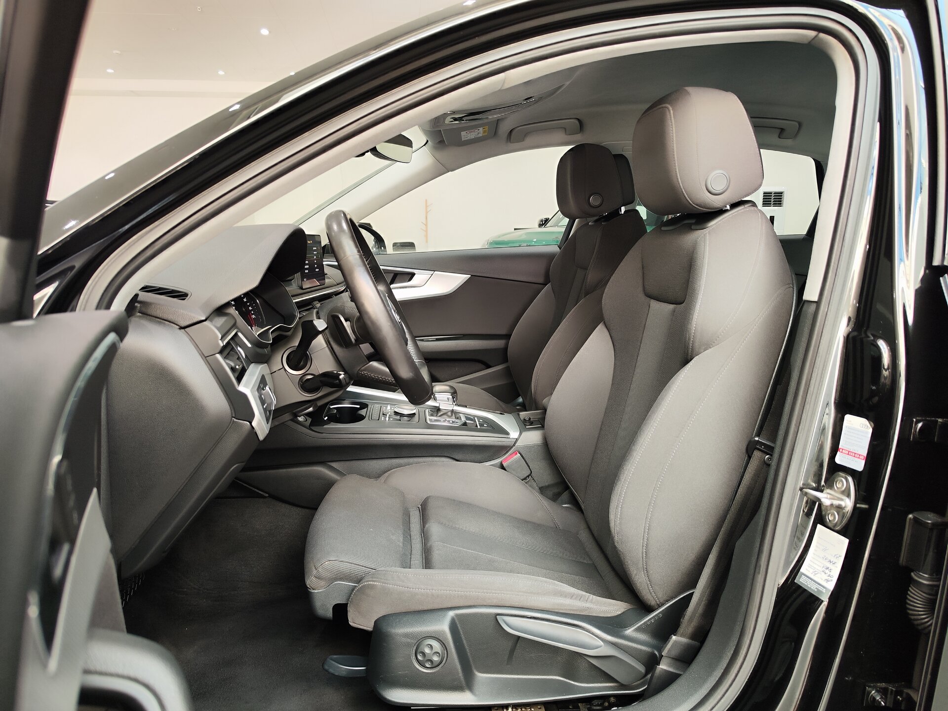 Автомобиль Audi A4 2.0 AMT (190 л.с.) - 8